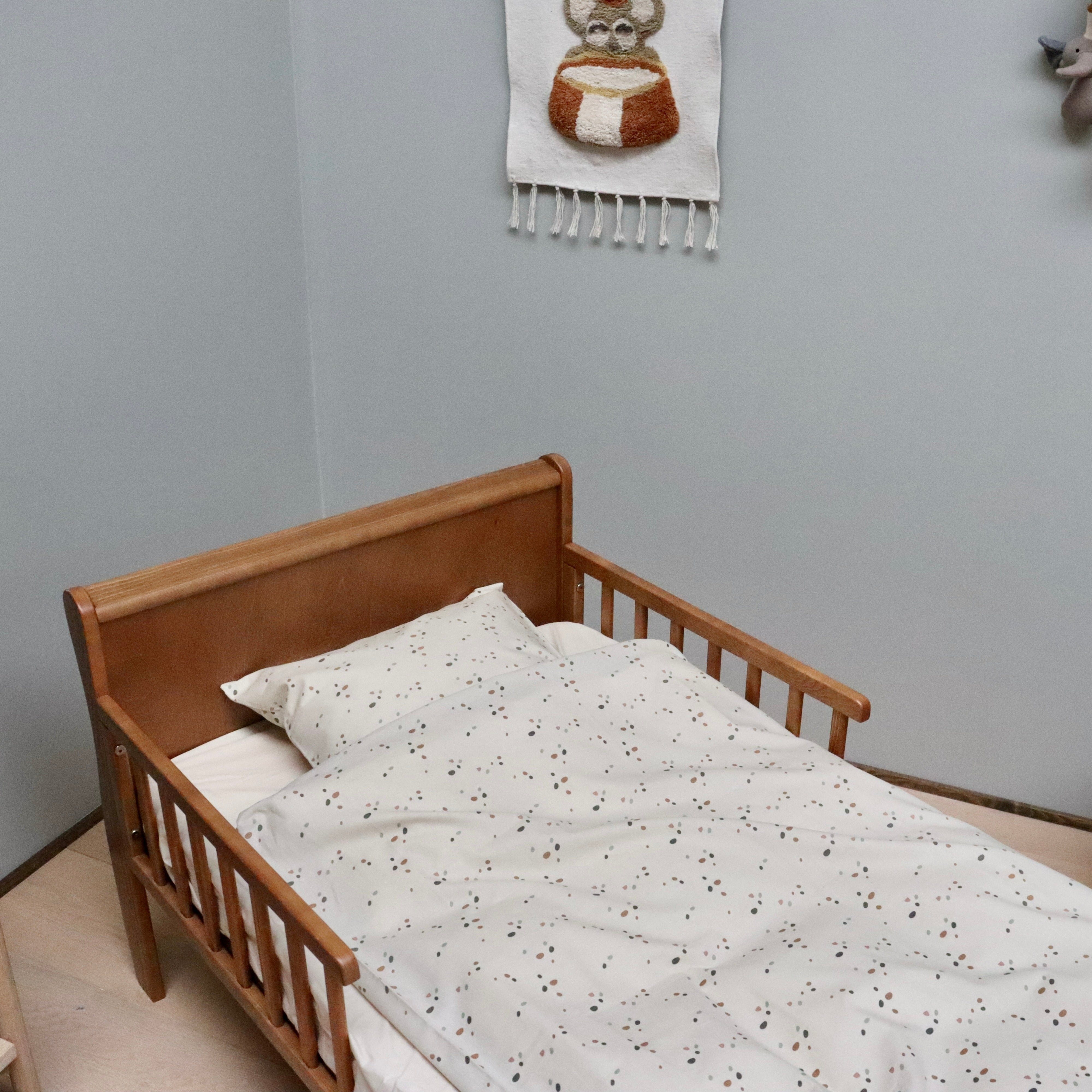 Petu Petu - Junior sengetøj - 100% Blødt bomuld - Råhvid med prikker