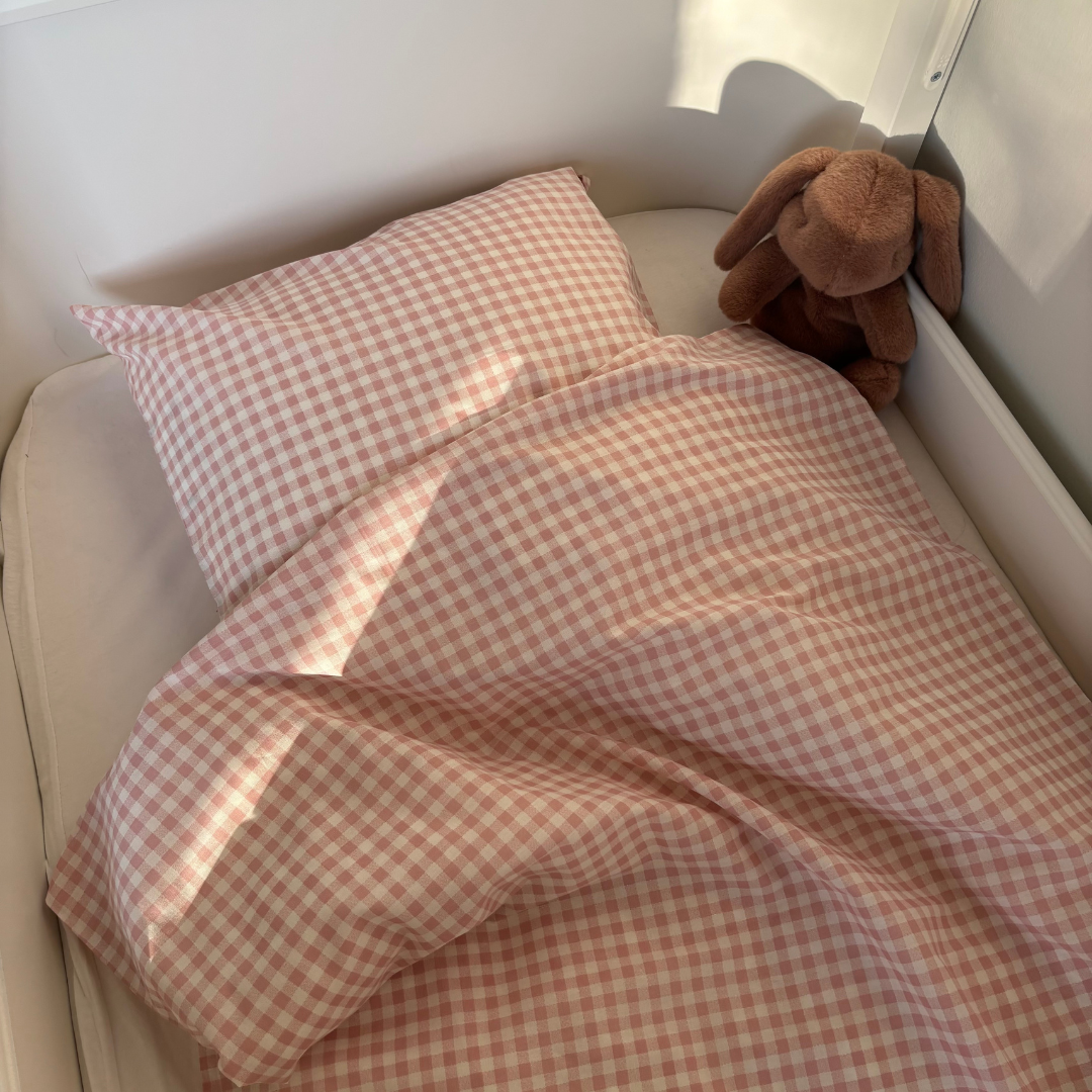 By Mats - Baby sengetøj - 100% Blødt bomuld - 70x100 cm - Blush Check