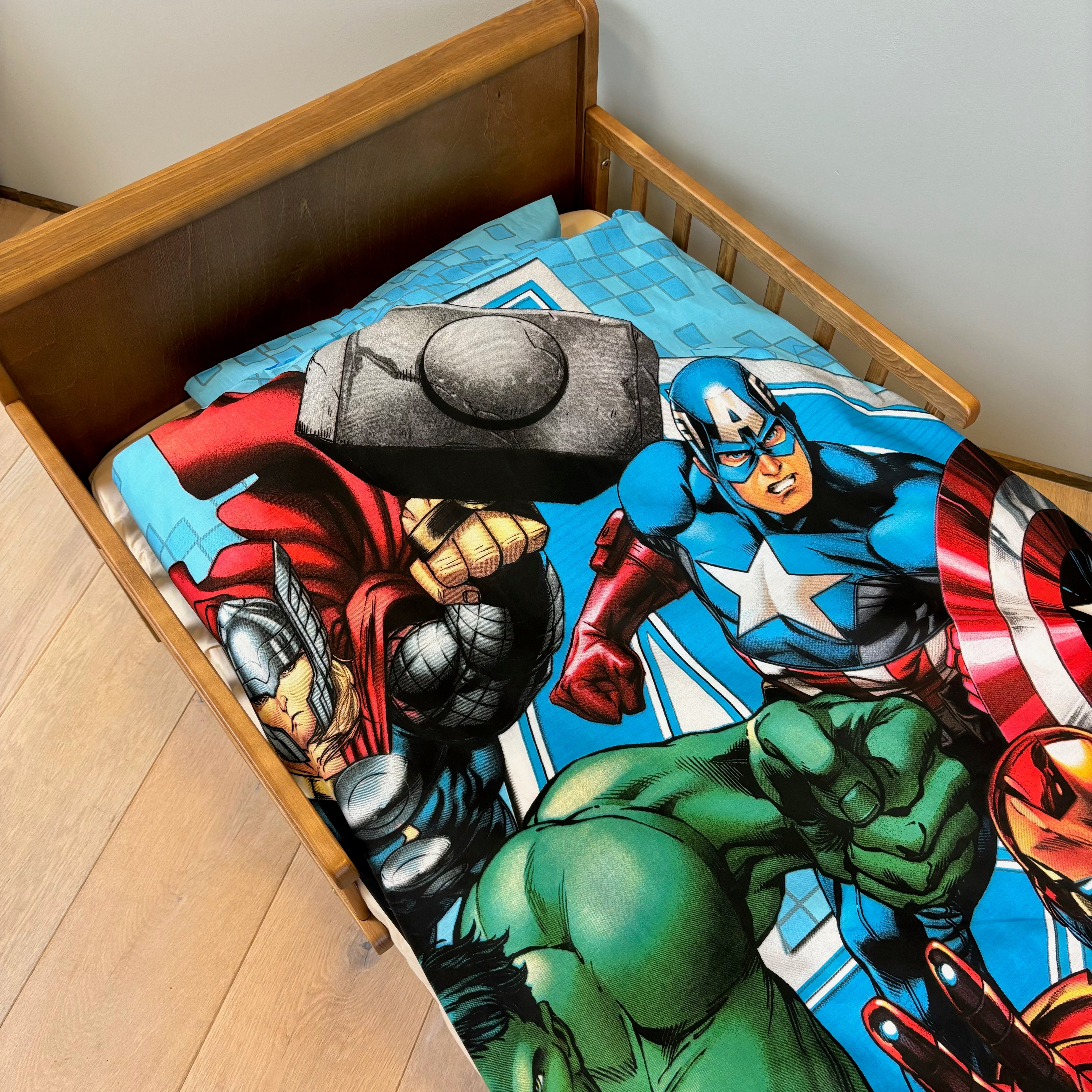 B - Junior sengetøj - Avengers - 100x140 cm - 100% Bomuld
