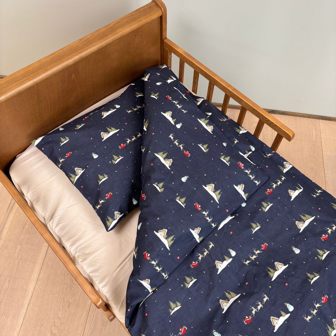 By Mats - Junior sengetøj - 100% Blødt bomuld - 100x140 cm - Santa Is Coming