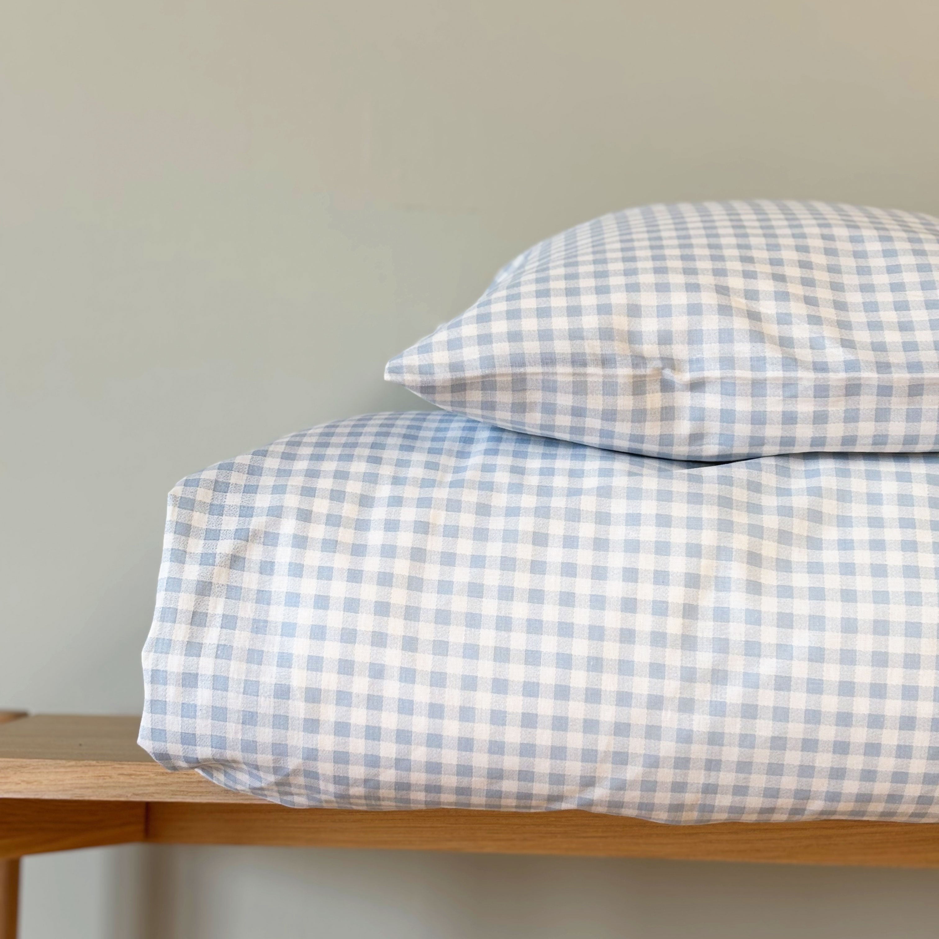 By Mats - Baby sengetøj - 100% Blødt bomuld - 70x100 cm - Blue Check