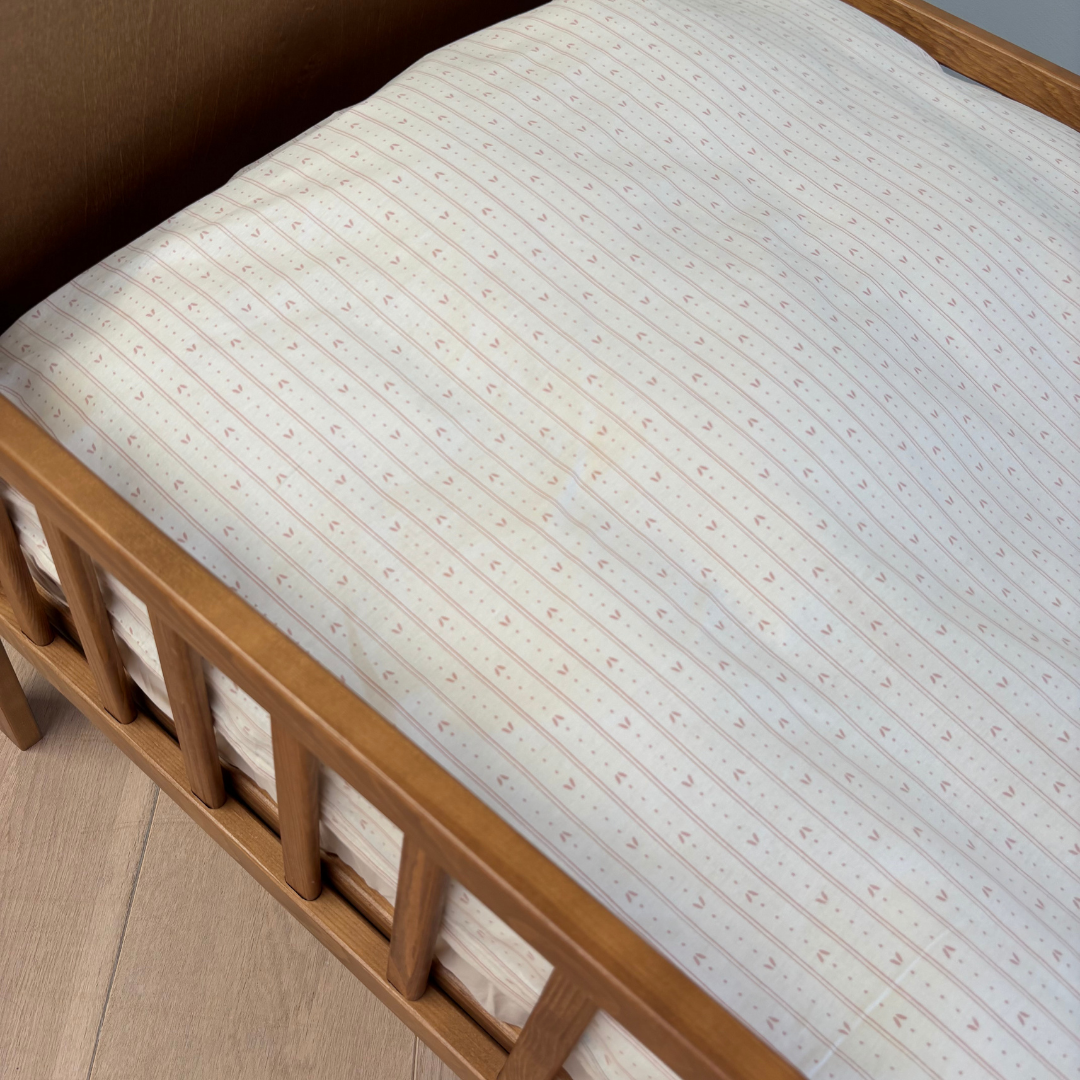 By Mats - Baby sengetøj - 100% Blødt bomuld - 70x100 cm - Leaf Stripe