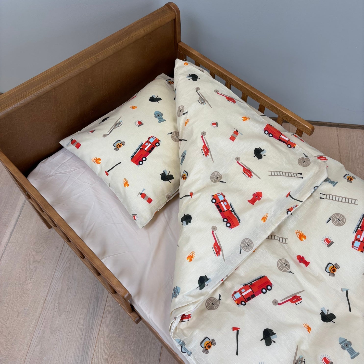 By Mats - Junior sengetøj - 100% Blødt bomuld - 100x140 cm - Fire Fighters