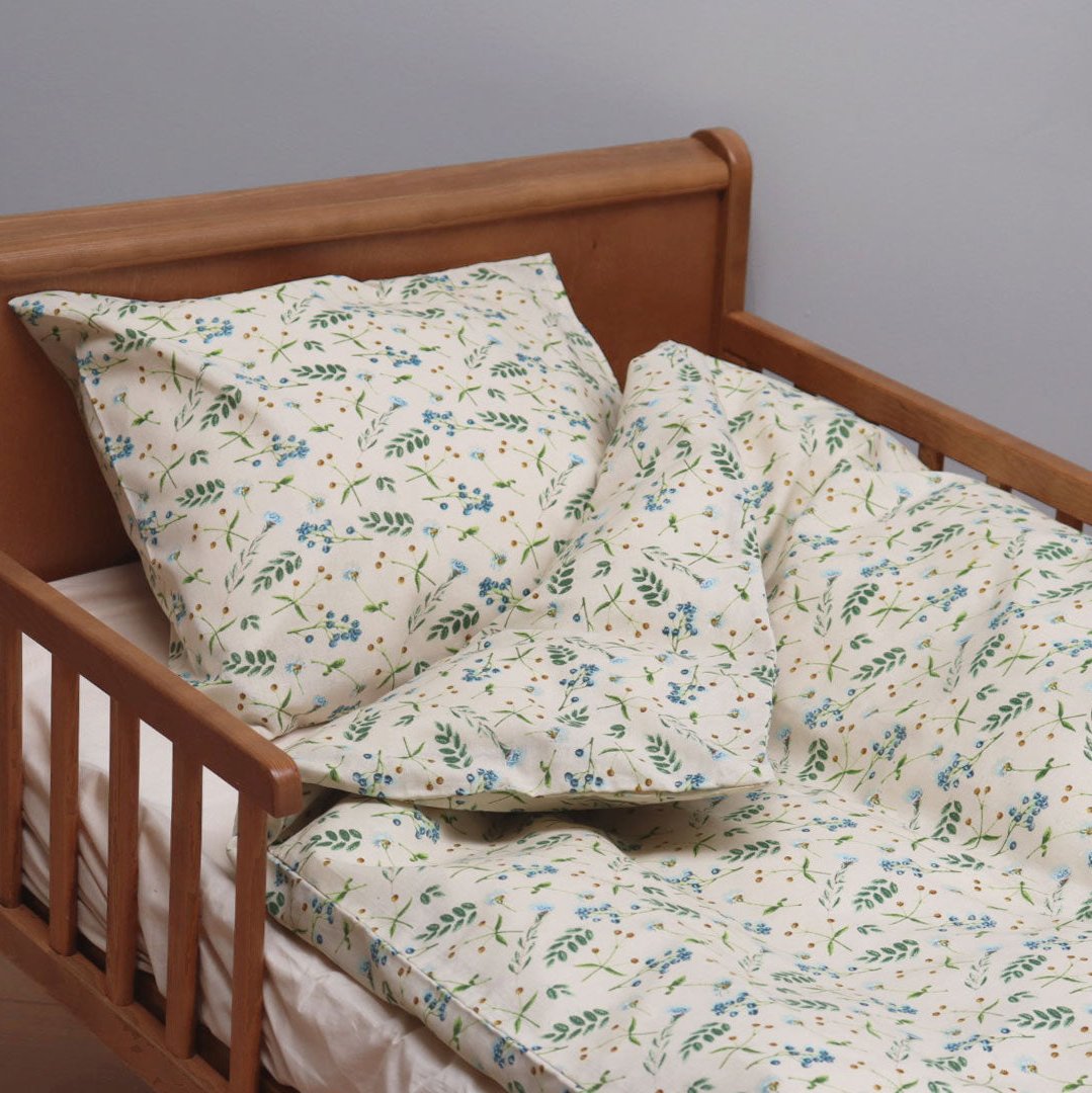 By Mats - Baby sengetøj - 100% Blødt bomuld - Field Flower