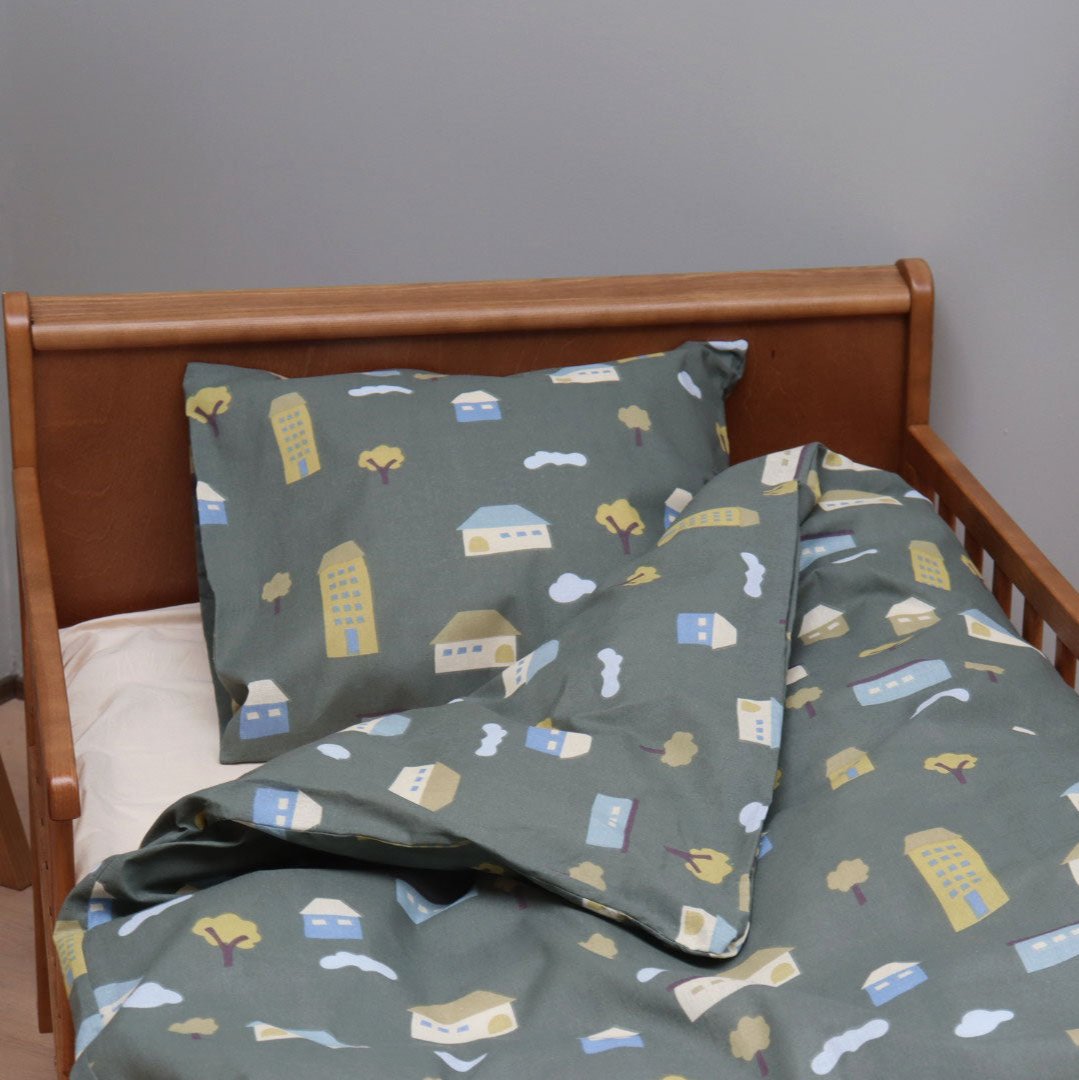 By Mats - Junior sengetøj - 100% Blødt bomuld - Green Village