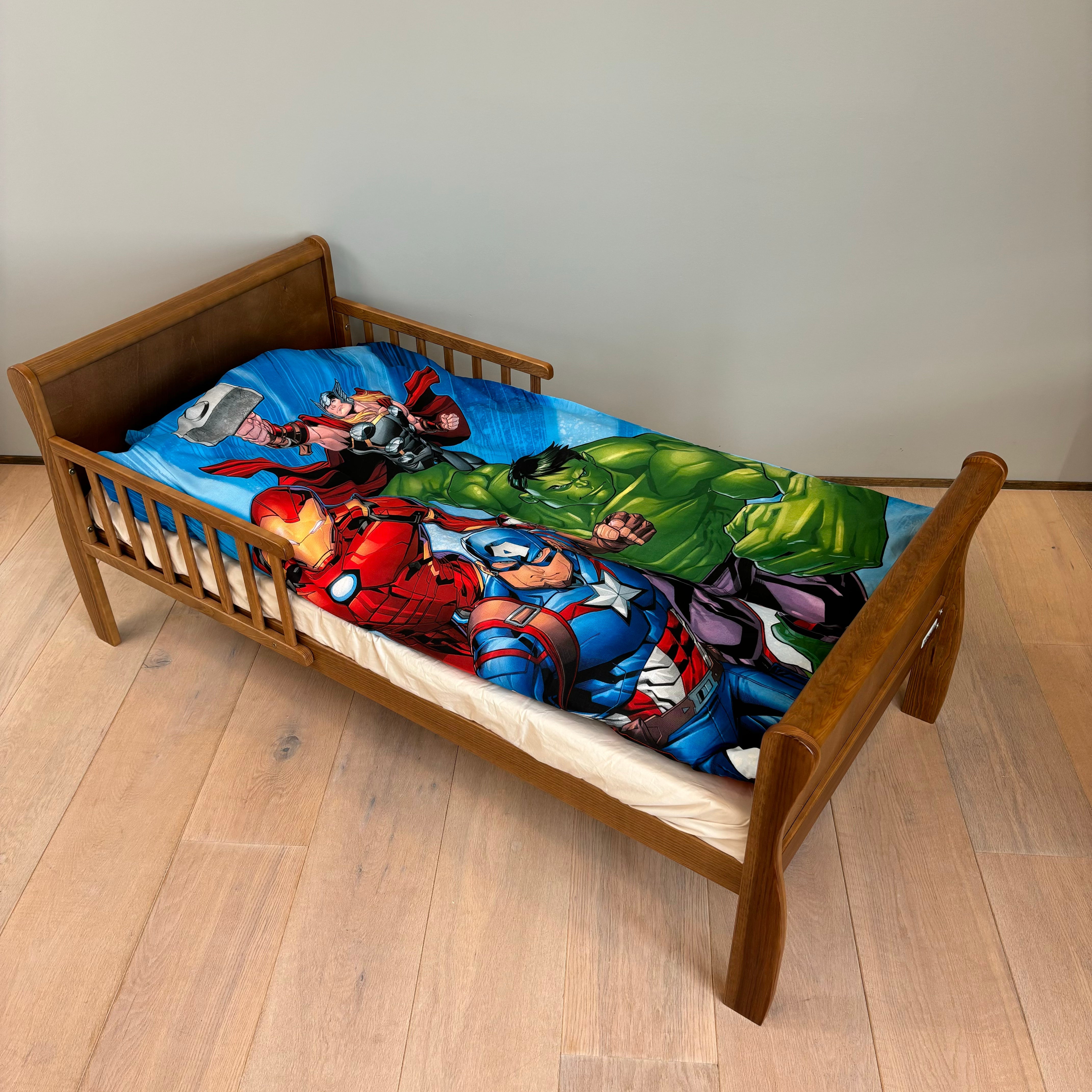 B - Junior sengetøj - Avengers - 100x140 cm - 100% Bomuld