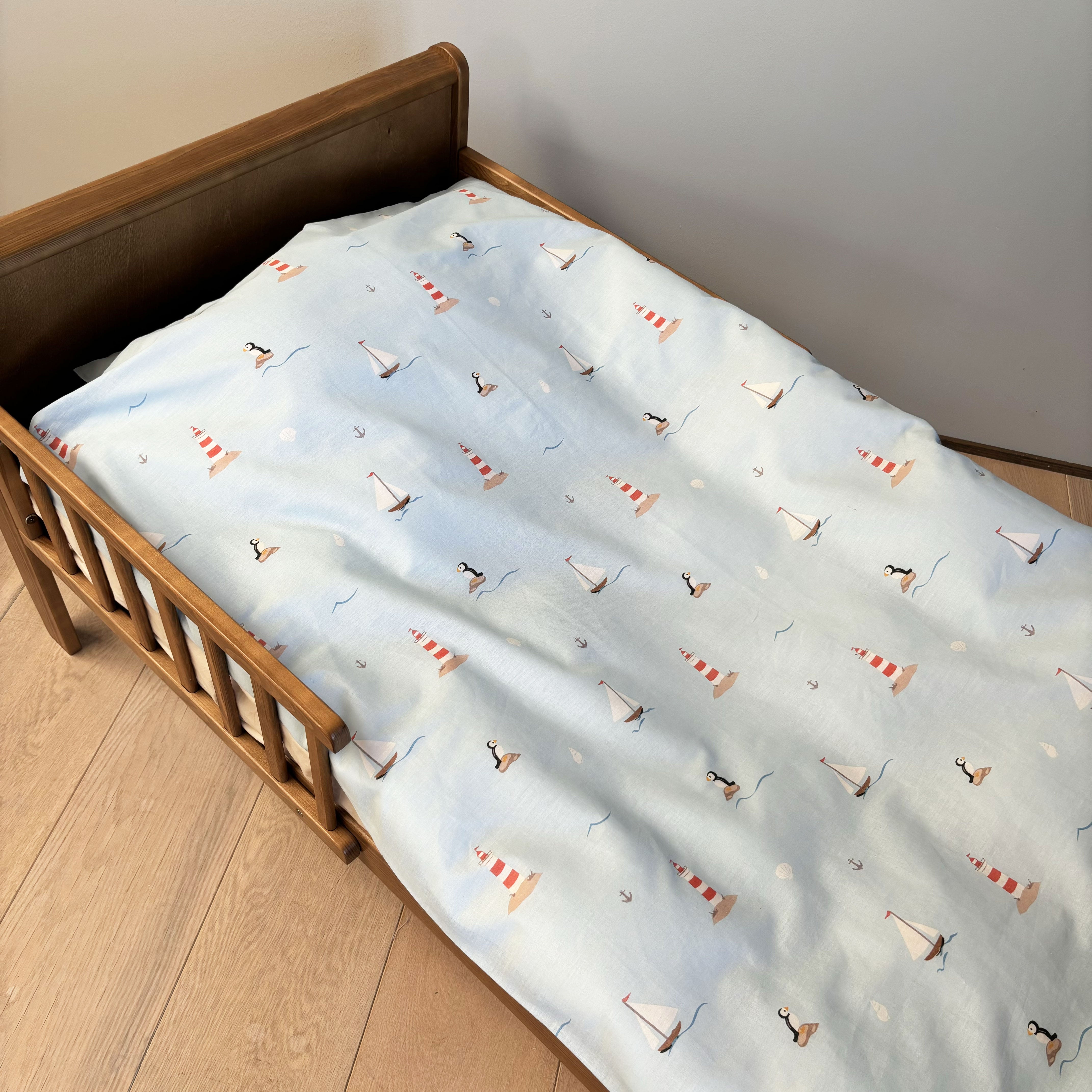 By Mats - Junior sengetøj - 100% Blødt bomuld - 100x140 cm - Sailor Puffin