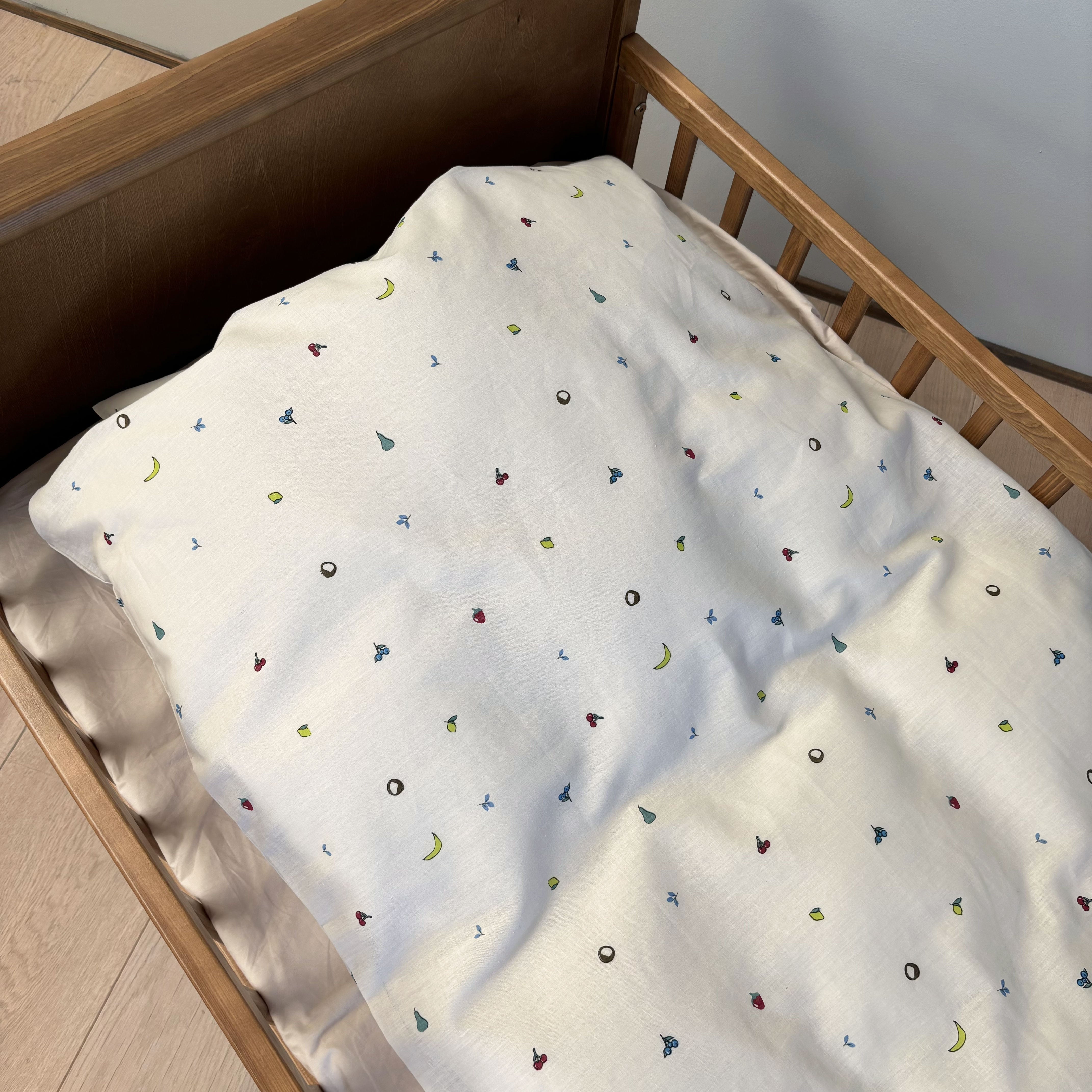 By Mats - Junior sengetøj - 100% Blødt bomuld - 100x140 cm - Fruits