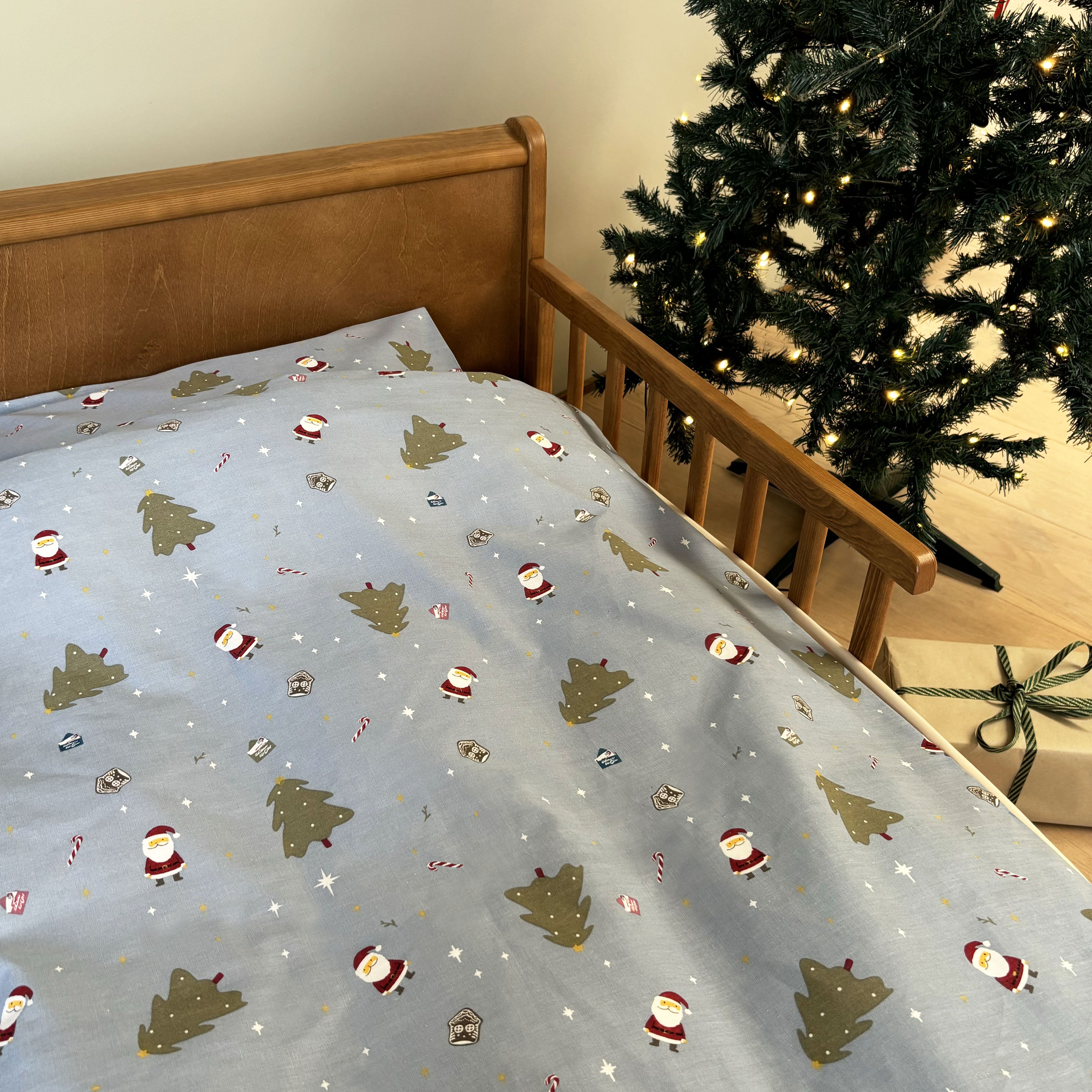 By Mats - Baby sengetøj - 100% Blødt bomuld - 70x100 cm - Dear Santa