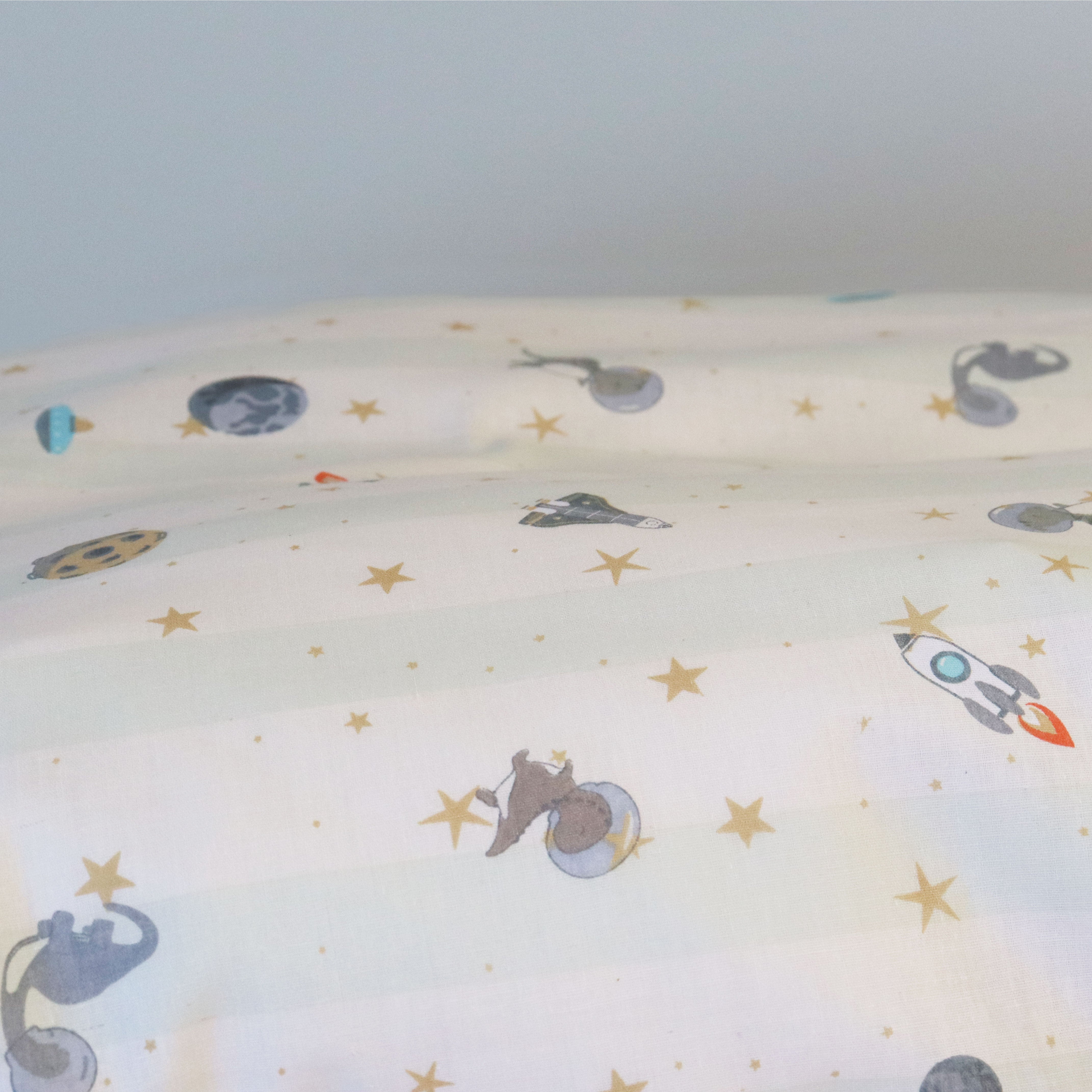 By Mats - Junior sengetøj - 100% Blødt bomuld - 100x140 cm - Dino Space