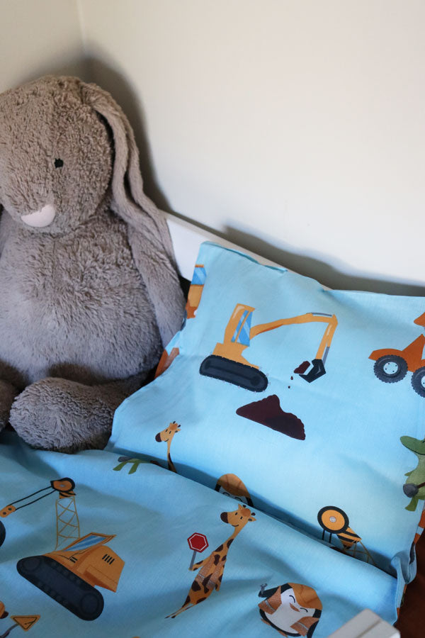 B - Junior sengetøj - 100x135 cm - Blødt bomuld - Maskiner