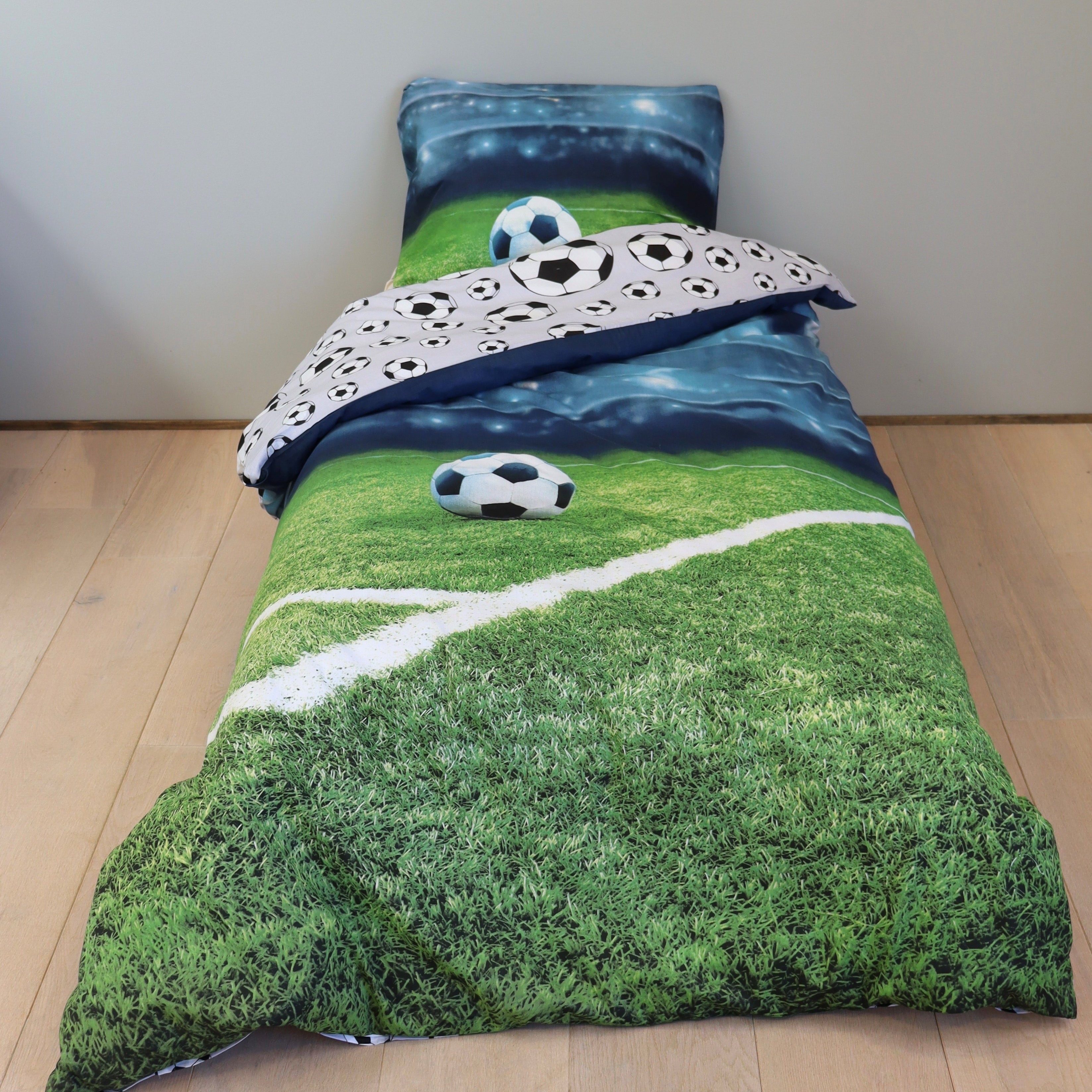 B - Junior sengetøj - 100% bomuld - 100x140 - Fodbold stadium