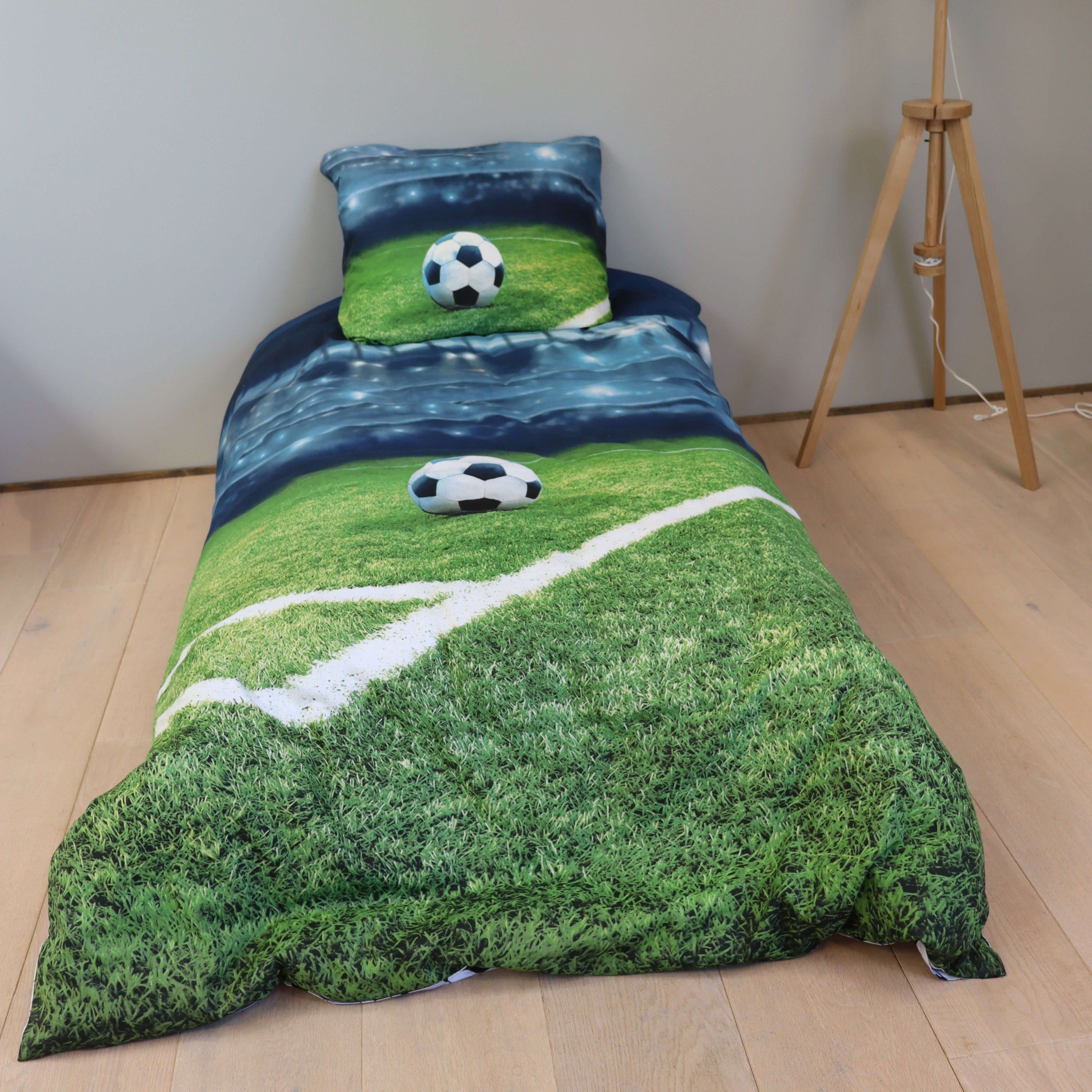 B - Junior sengetøj - 100% bomuld - 100x140 - Fodbold stadium