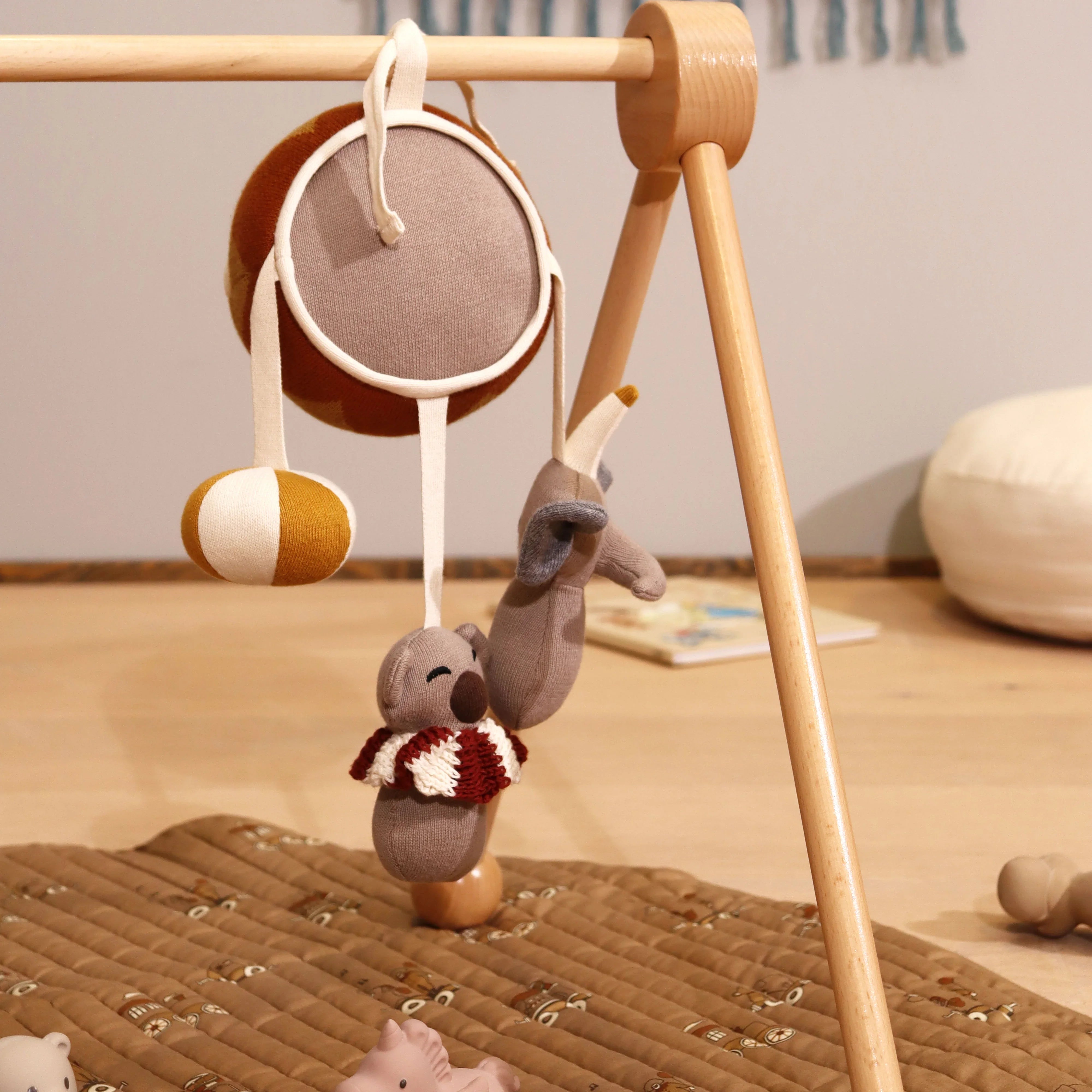 nuuroo - Legetæppe til små børn - Økologisk bomuld - 100 cm - Carnival Train