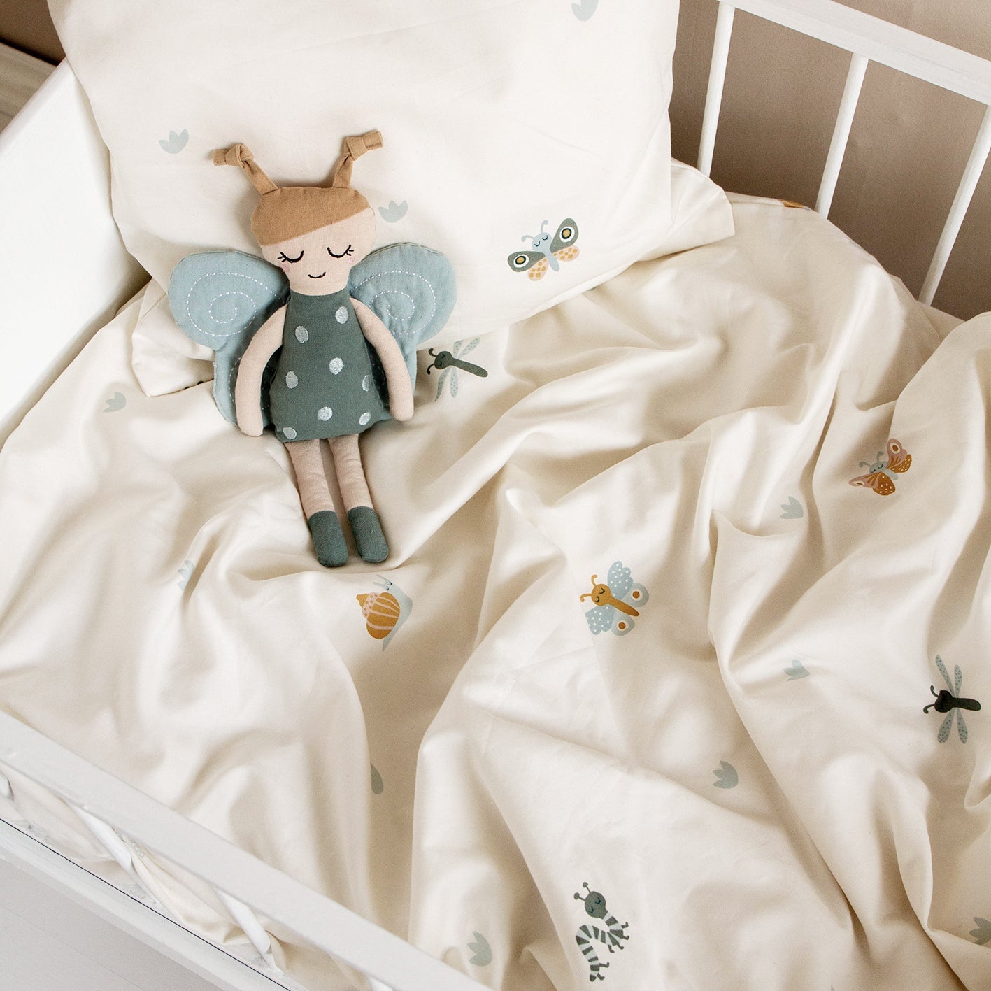 Roommate - Junior sengetøj - 100% økologisk bomuldssatin - 100x140 40x45 cm - Baby Bugs