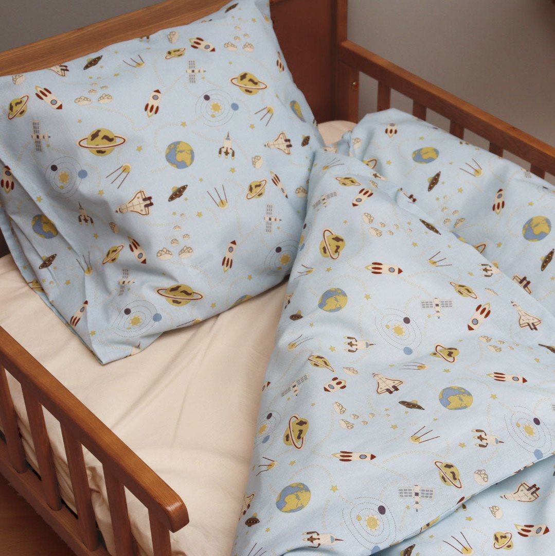 By Mats - Baby sengetøj - 100% Blødt bomuld - Space Universe
