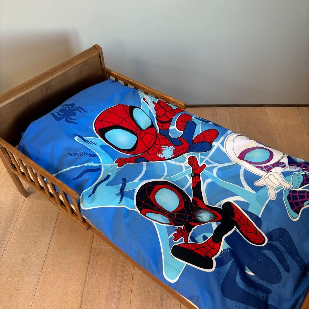 B - Junior sengetøj - Selvlysende sengetøj - 100x140 cm - 100% Bomuld - Spidey
