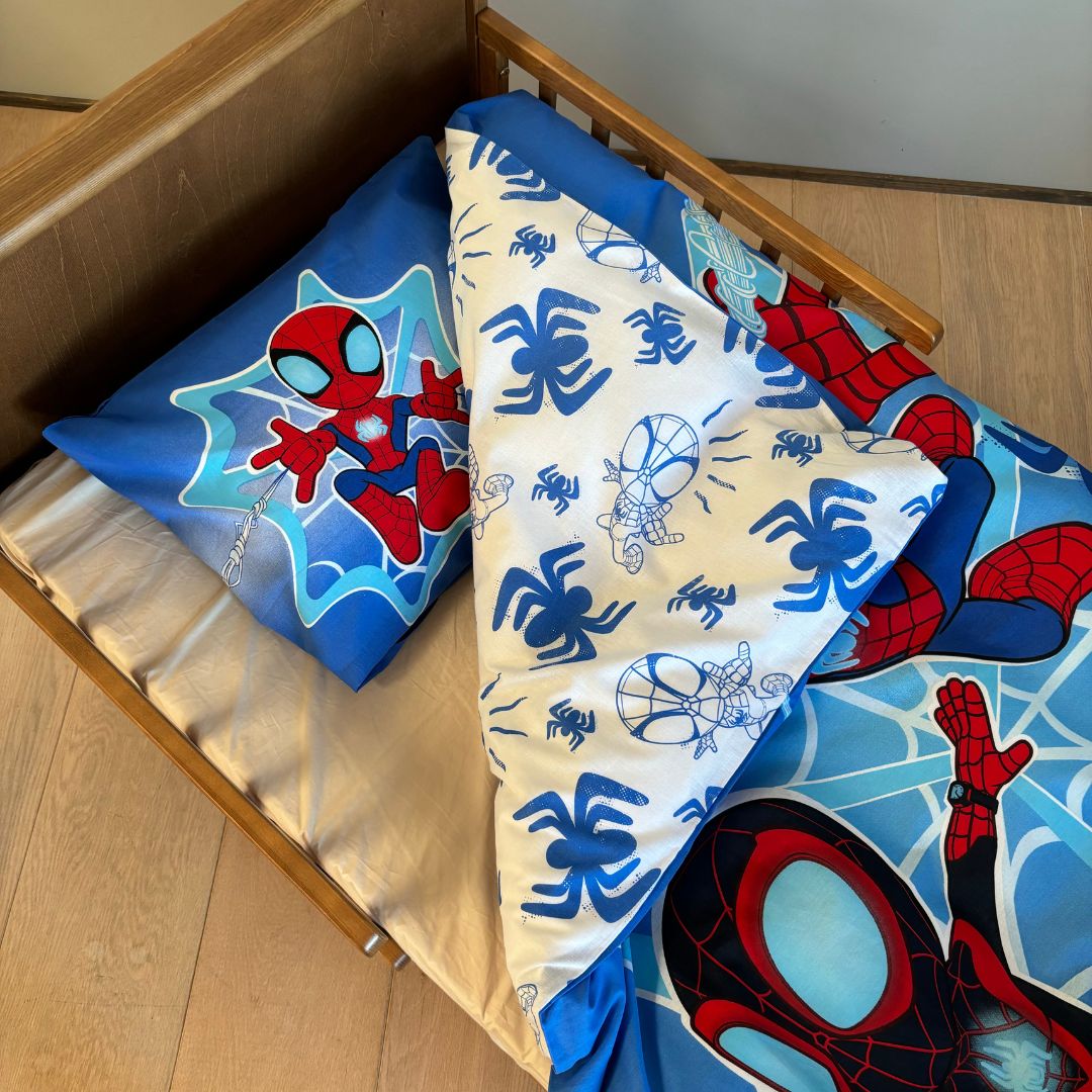 B - Junior sengetøj - Selvlysende sengetøj - 100x140 cm - 100% Bomuld - Spidey