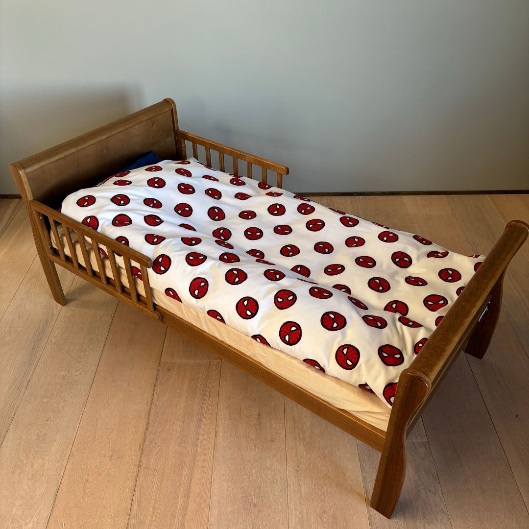 B - Junior sengetøj - Selvlysende sengetøj - 100x140 cm - 100% Bomuld - Spiderman