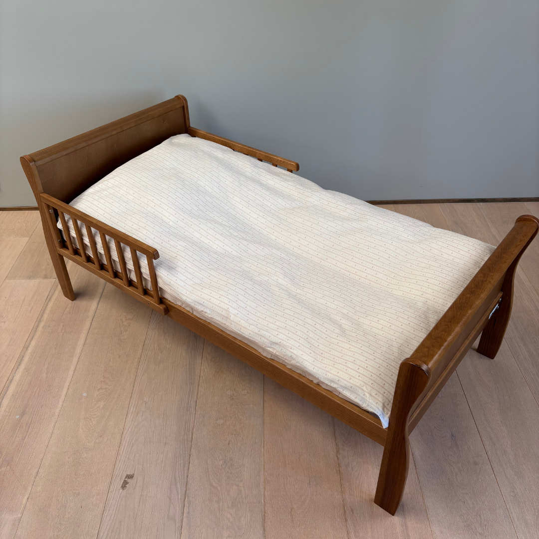 By Mats - Baby sengetøj - 100% Blødt bomuld - 70x100 cm - Leaf Stripe