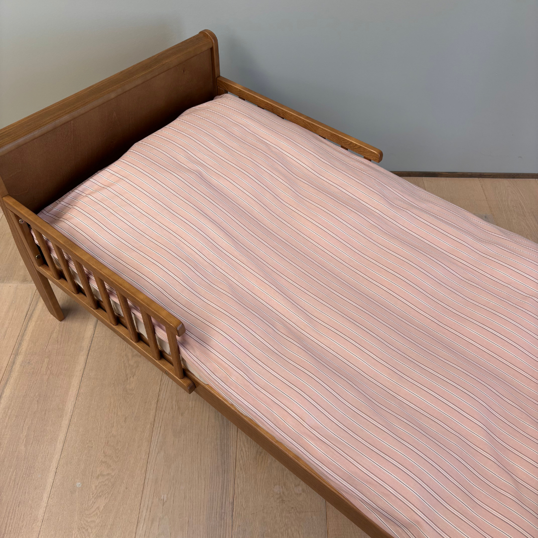 By Mats - Junior sengetøj - 100% Blødt bomuld - 100x140 cm - Rosie Stripe