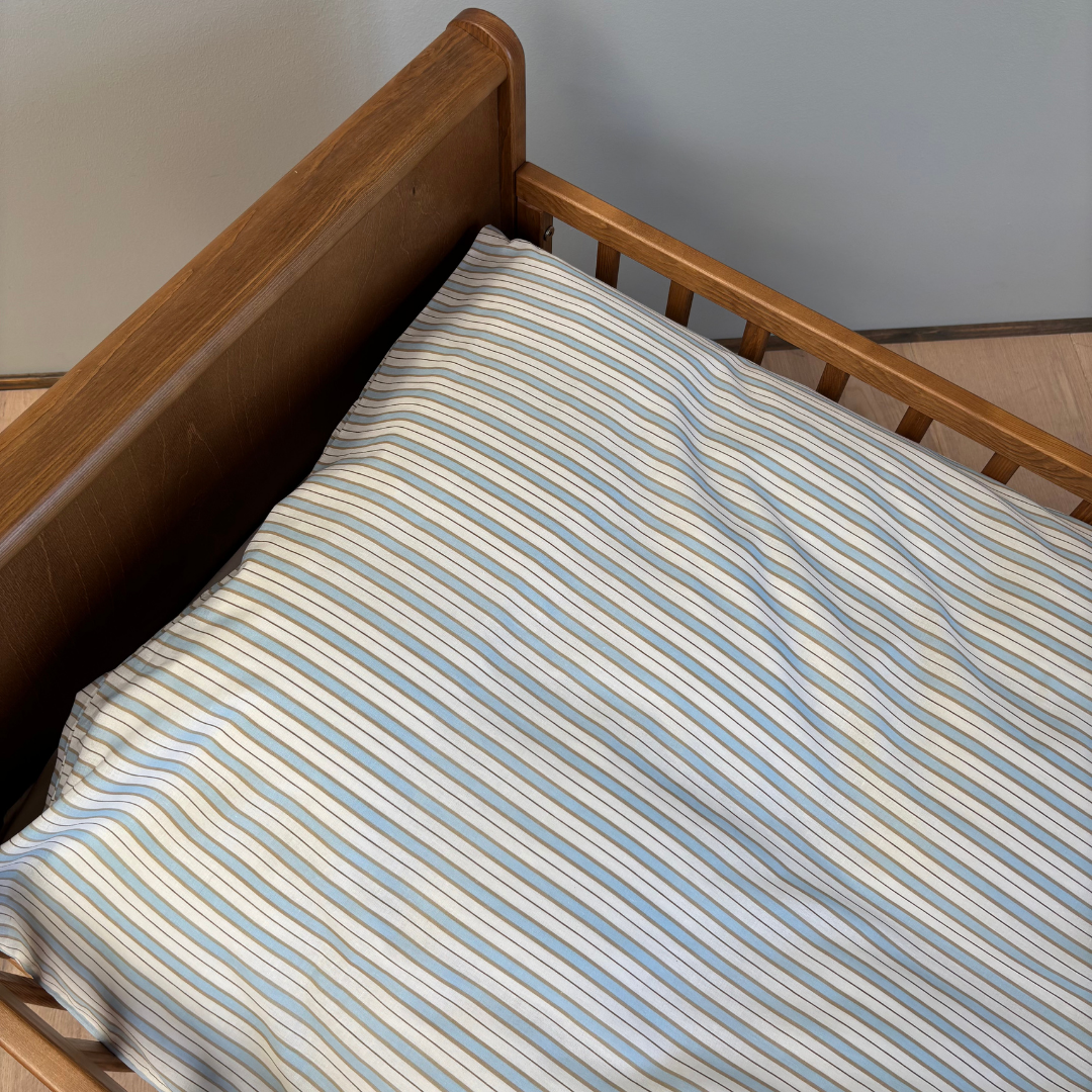 By Mats - Junior sengetøj - 100% Blødt bomuld - 100x140 cm - Sky Blue Stripe