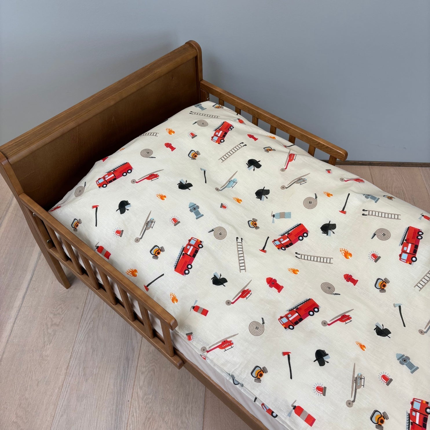 By Mats - Junior sengetøj - 100% Blødt bomuld - 100x140 cm - Fire Fighters
