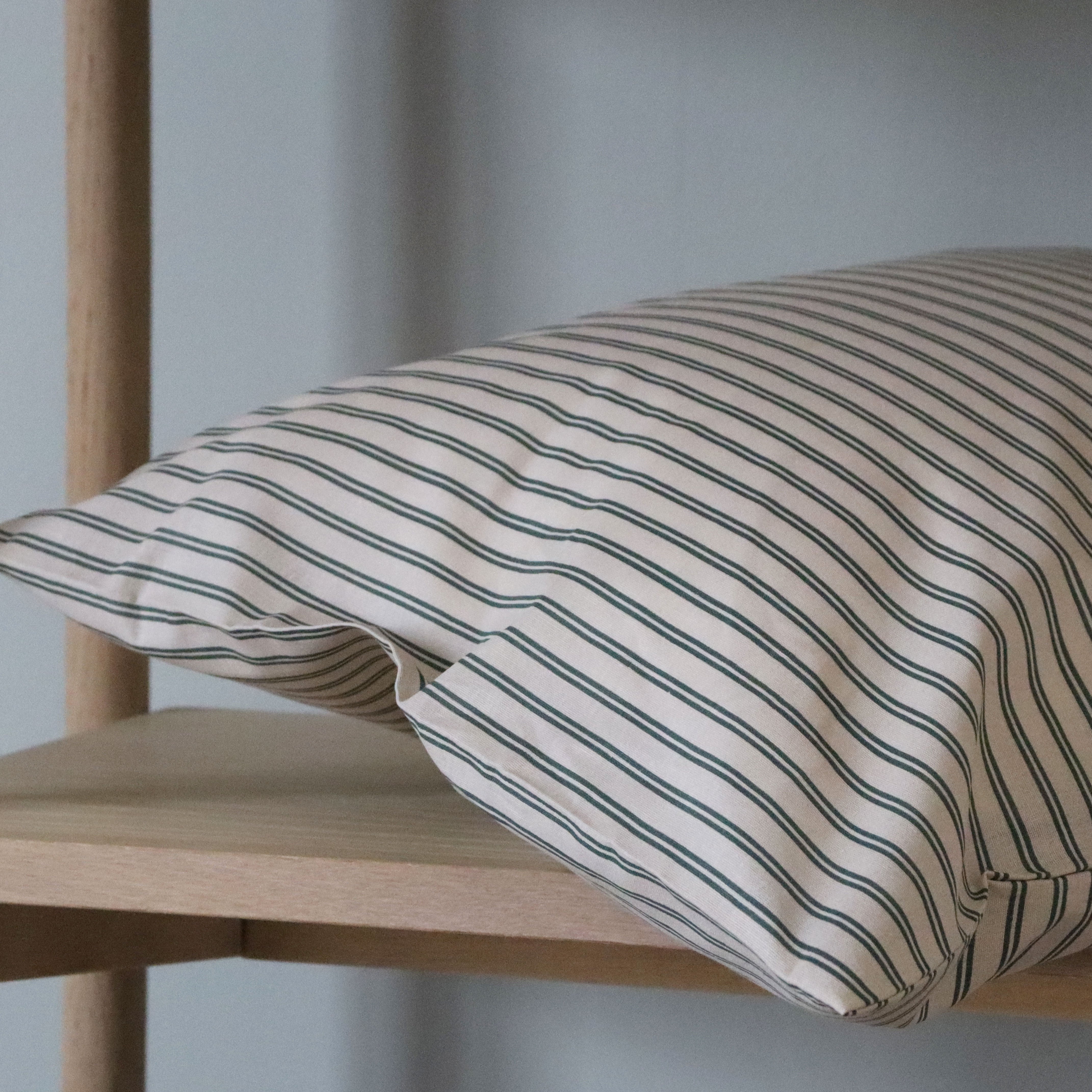 By Mats - Junior sengetøj - 100% Blødt bomuld - 100x140 cm - Green Double Stripe