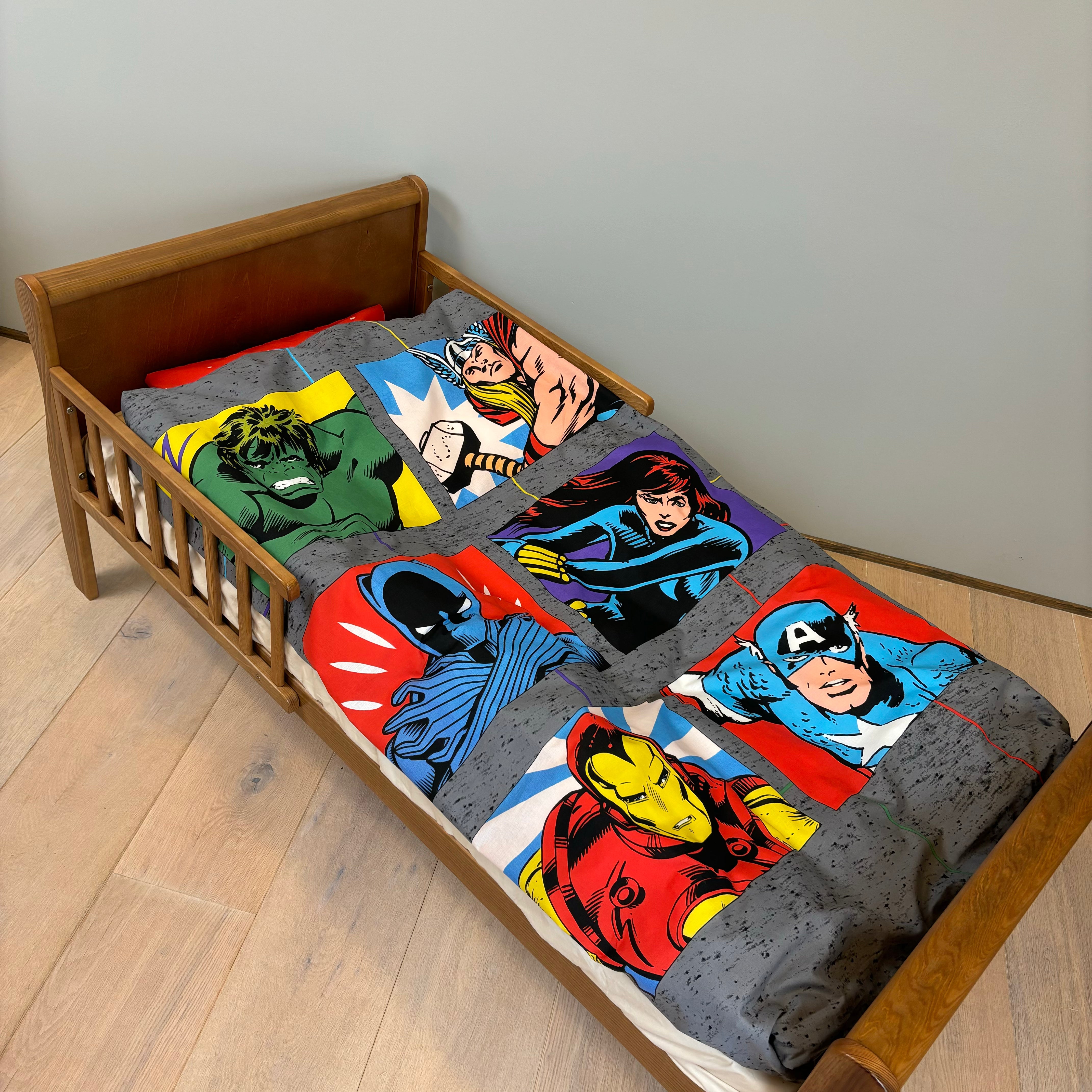 B - Junior sengetøj - Avengers - 100x140 cm - 100% Bomuld
