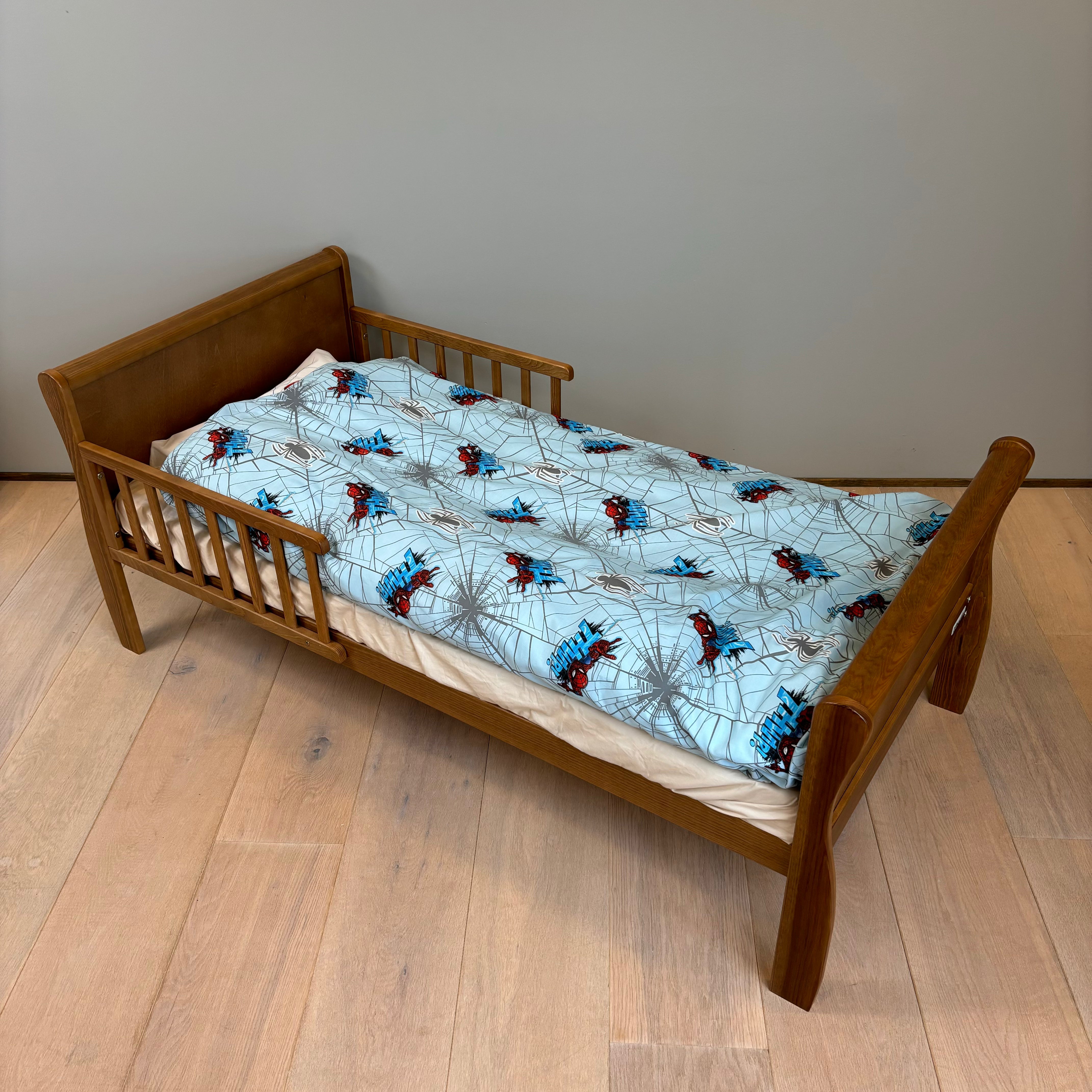 B - Junior sengetøj - Spiderman - 100x140 cm - 100% Bomuld