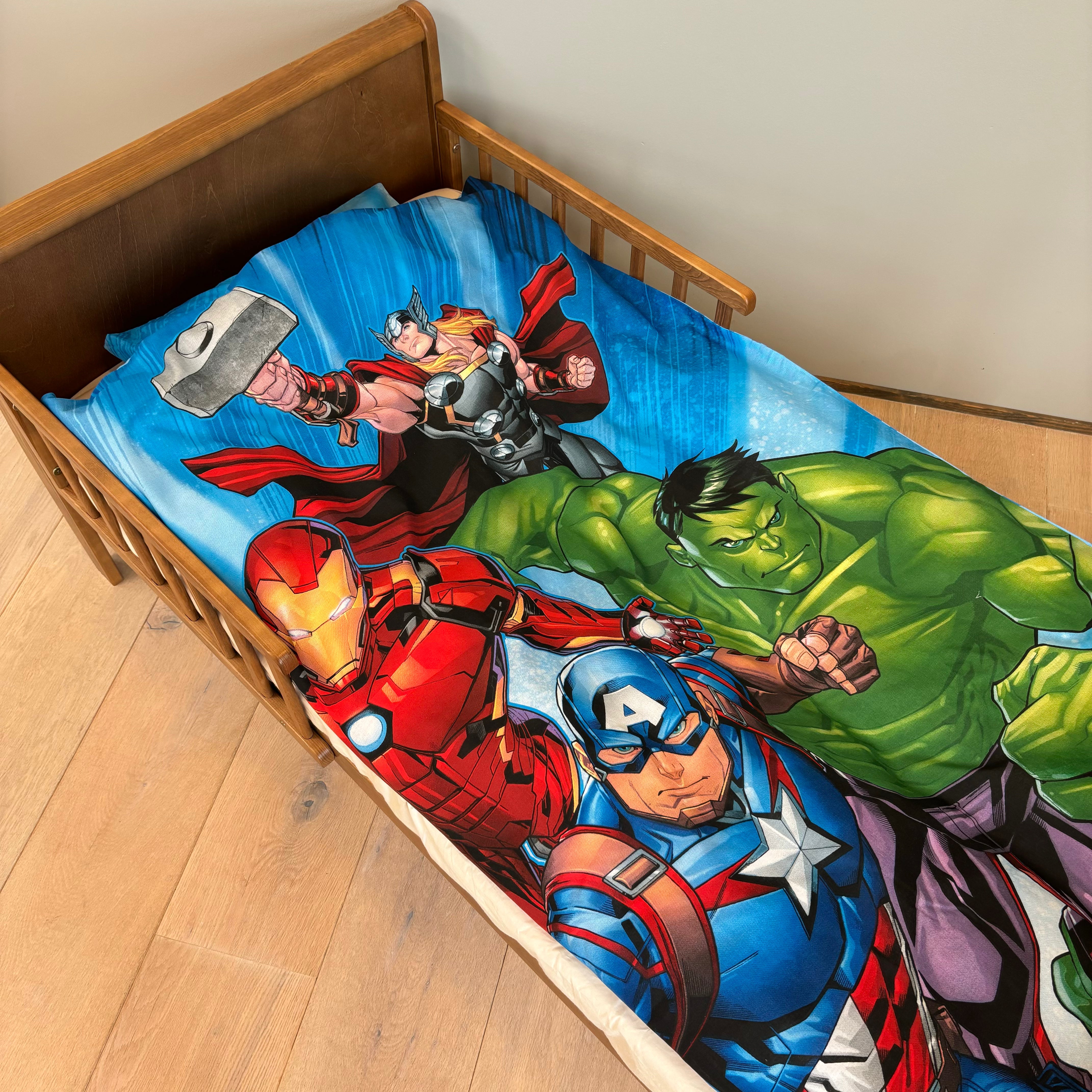 B - Junior sengetøj - Avengers - 100x140 cm - 100% Bomuld