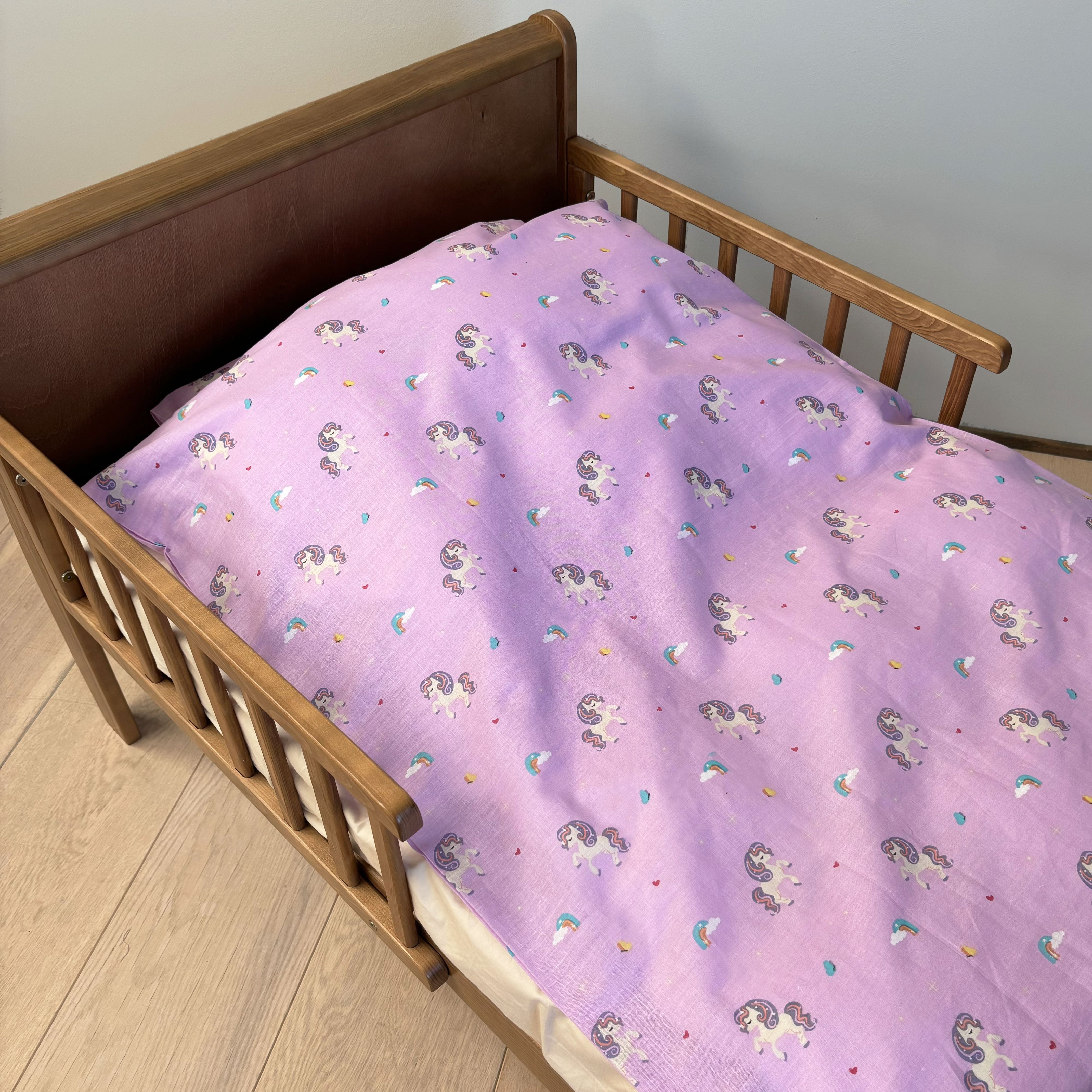 By Mats - Baby sengetøj - 100% Blødt bomuld - 70x100 cm - Sparkly Unicorn