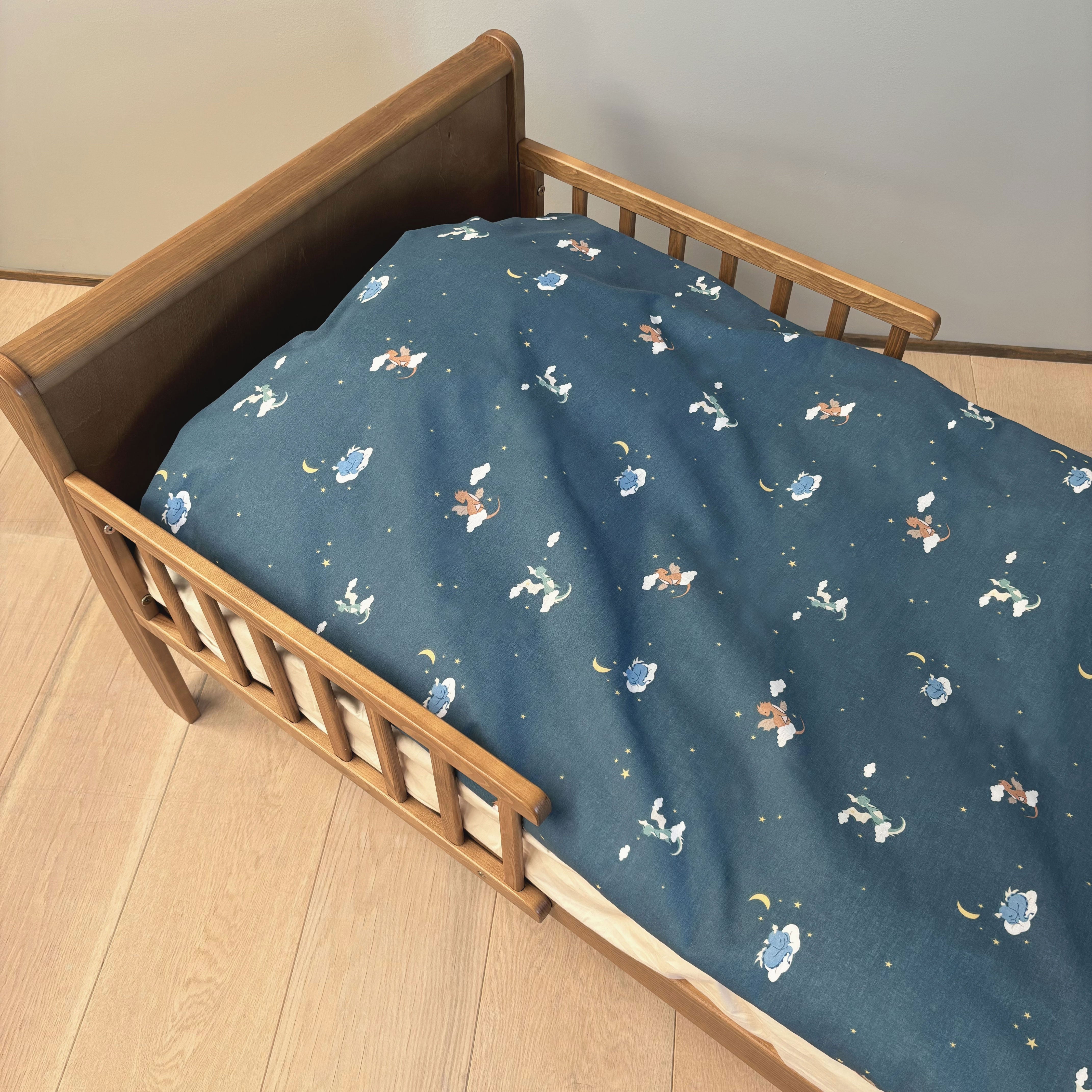 By Mats - Junior sengetøj - 100% Blødt bomuld - 100x140 cm - Dragon Sky