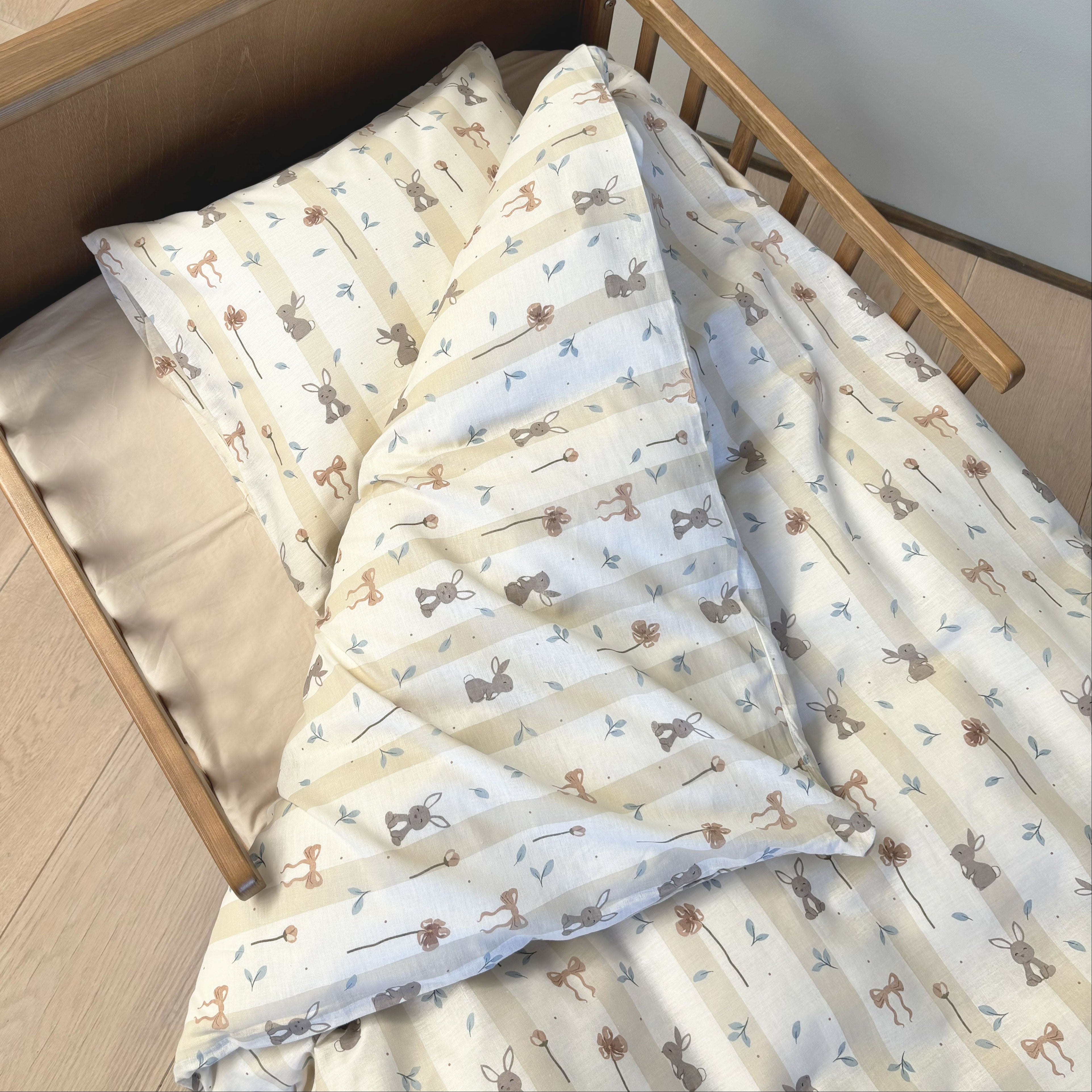 By Mats - Junior sengetøj - 100% Blødt bomuld - 100x140 cm - Flower Bunny