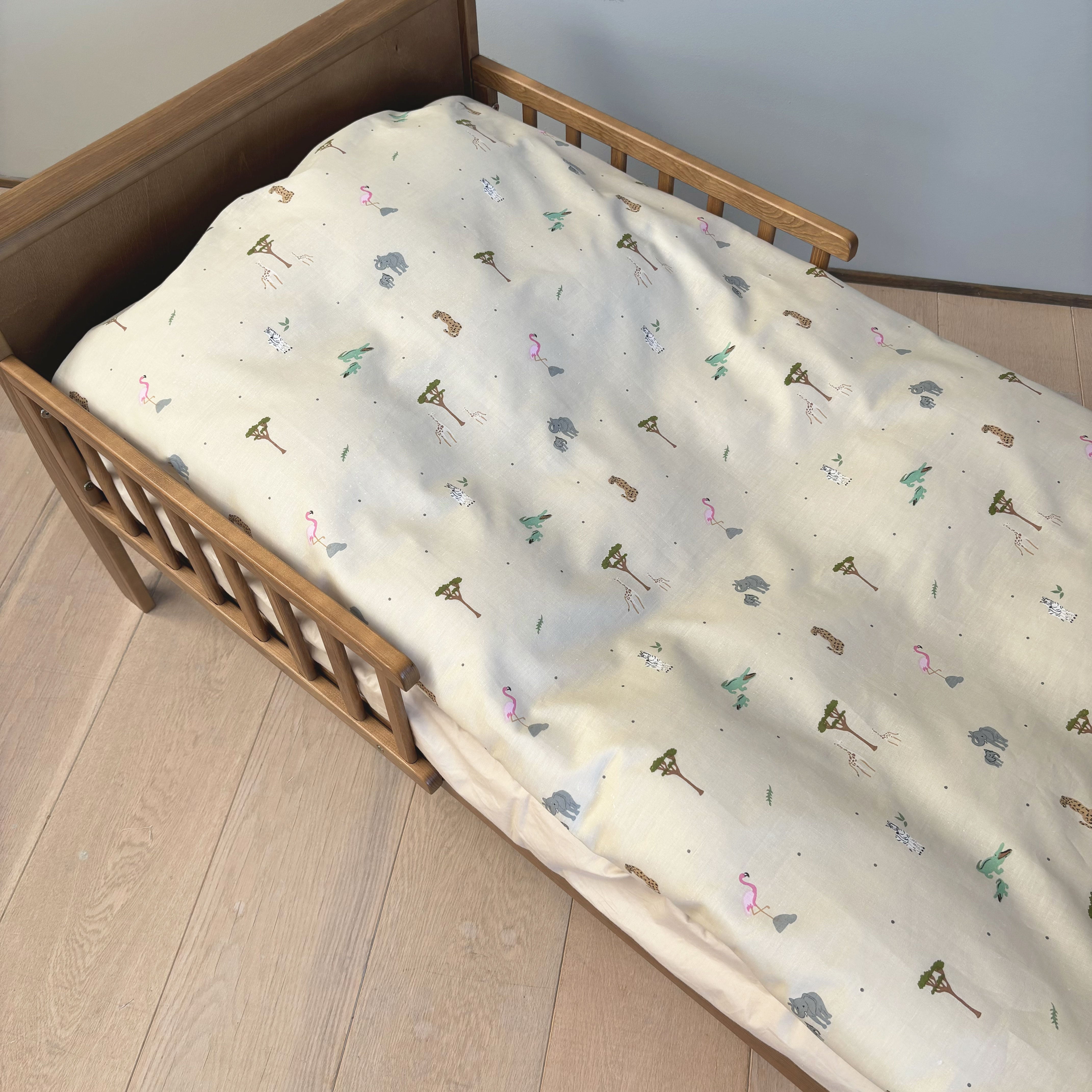 By Mats - Baby sengetøj - 100% Blødt bomuld - 70x100 cm - Safari