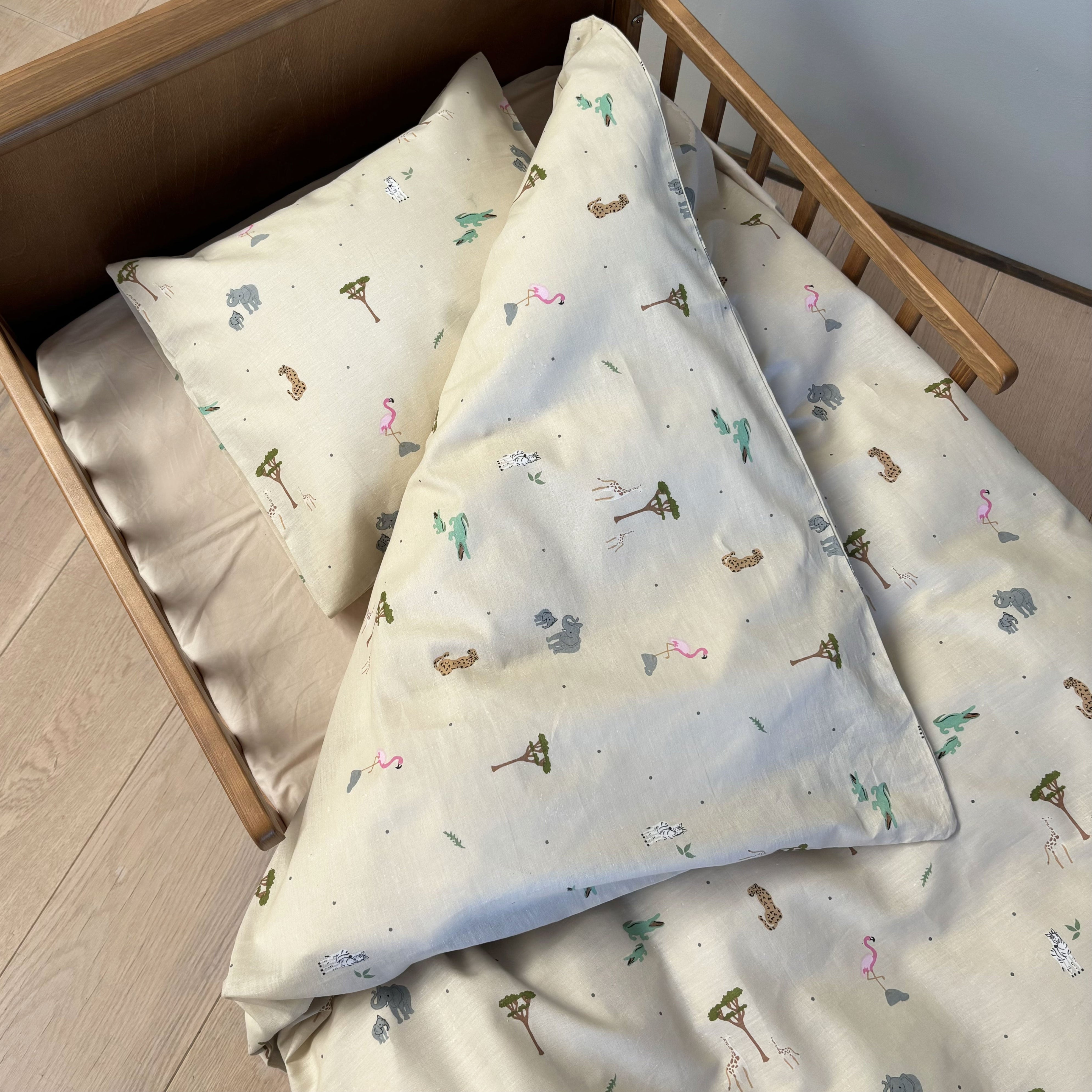 By Mats - Baby sengetøj - 100% Blødt bomuld - 70x100 cm - Safari