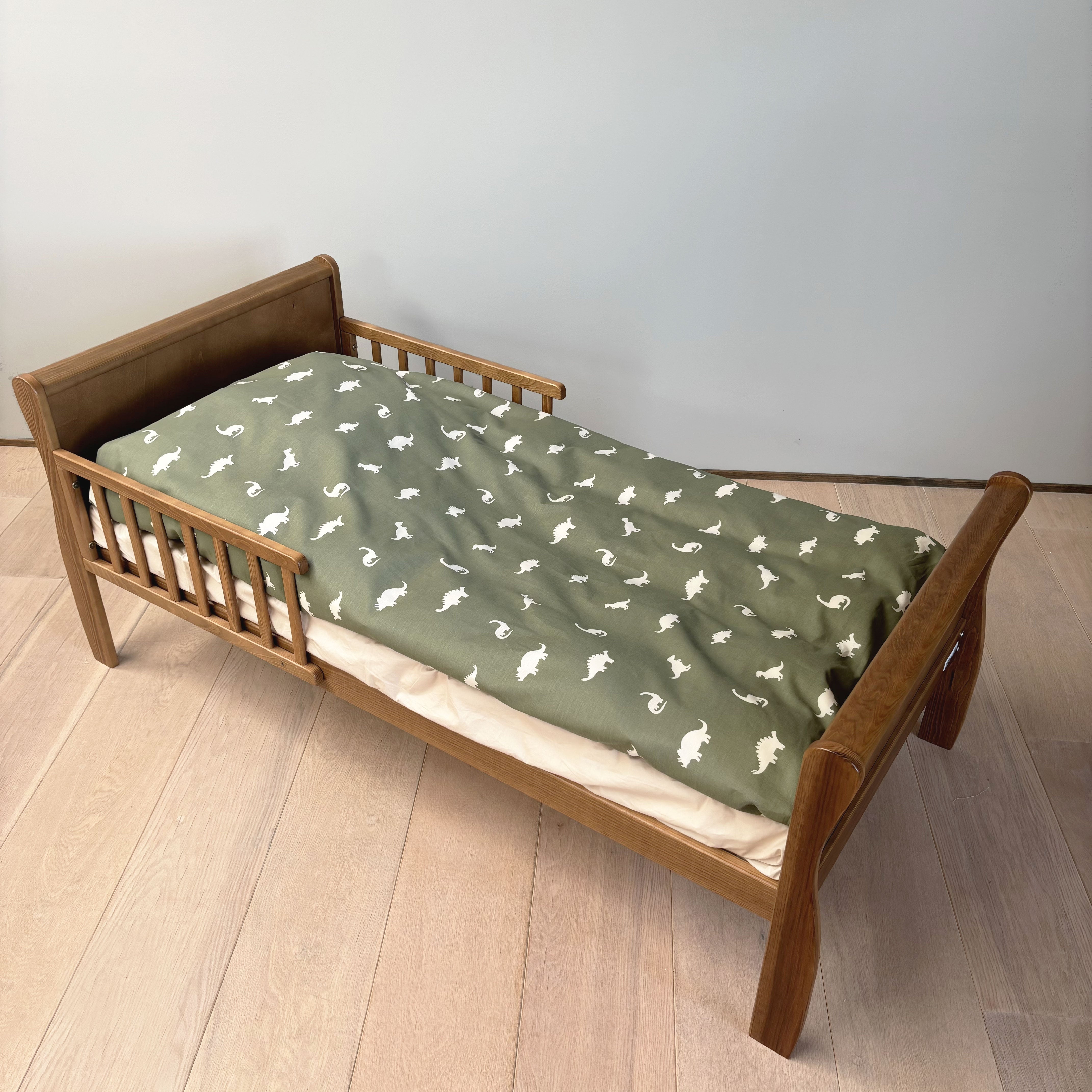 By Mats - Baby sengetøj - 100% Blødt bomuld - 70x100 cm - Dino World