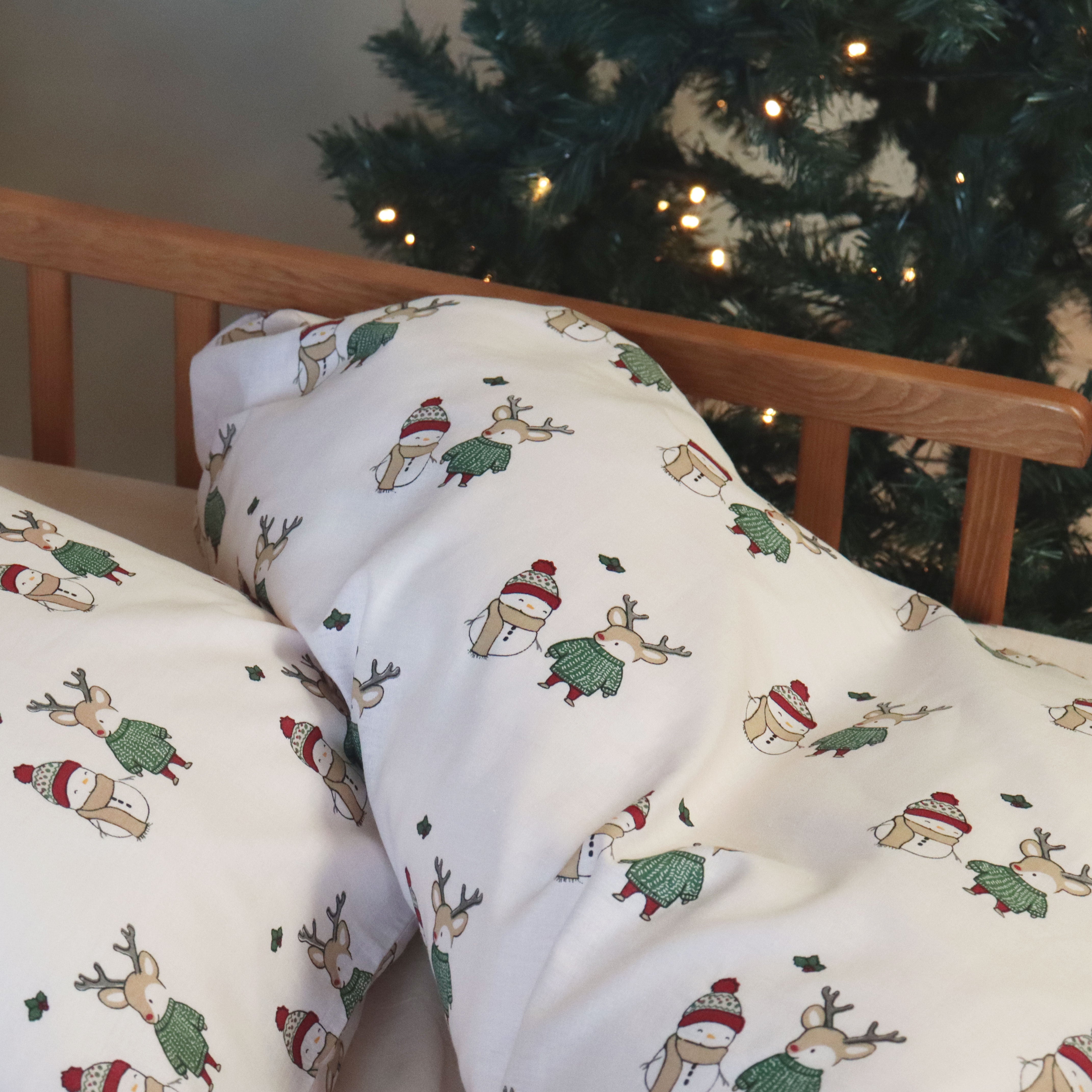 By Mats - Baby sengetøj - 100% Blødt bomuld - 70x100 cm - Winter Friends