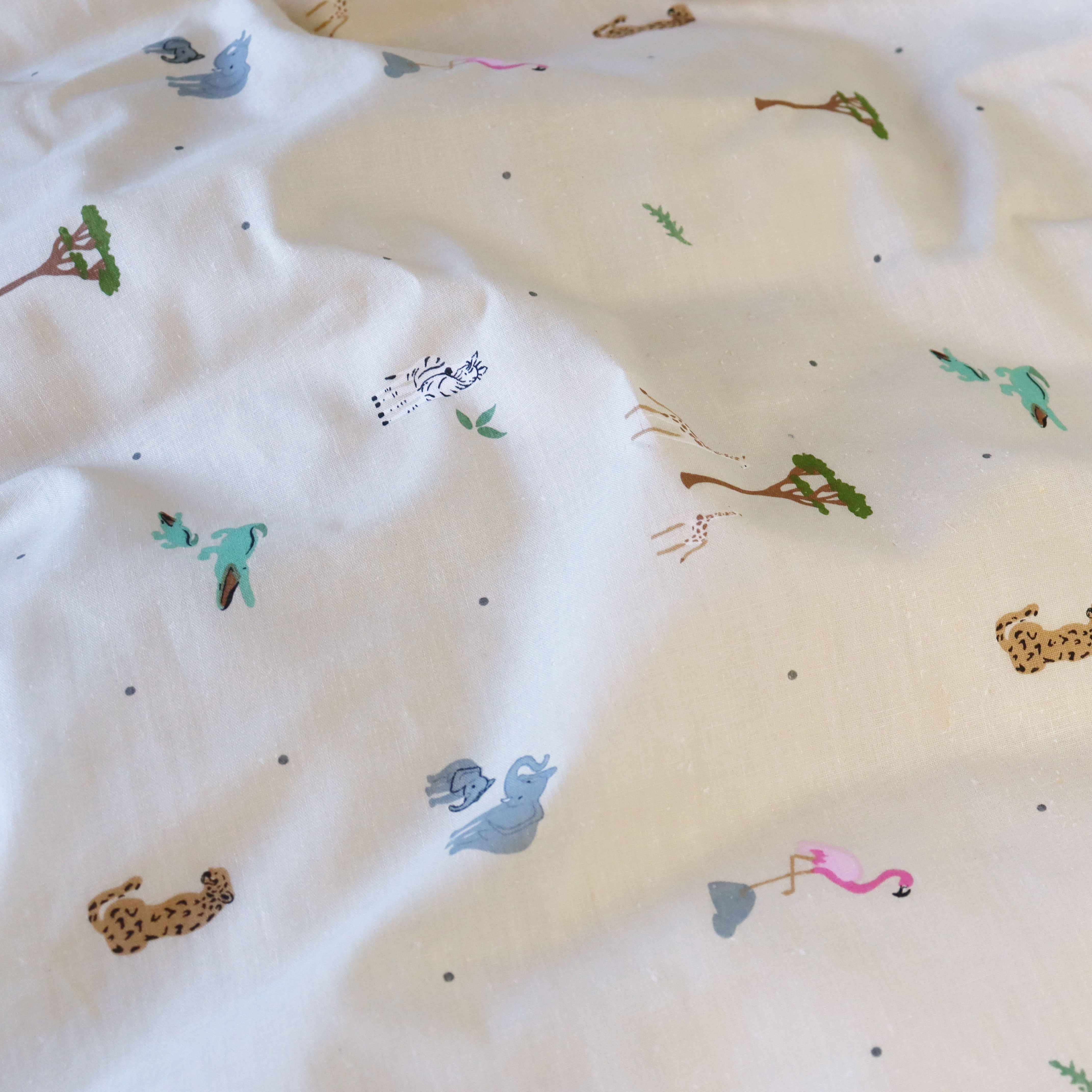 By Mats - Baby sengetøj - 100% Blødt bomuld - 70x100 cm - Safari