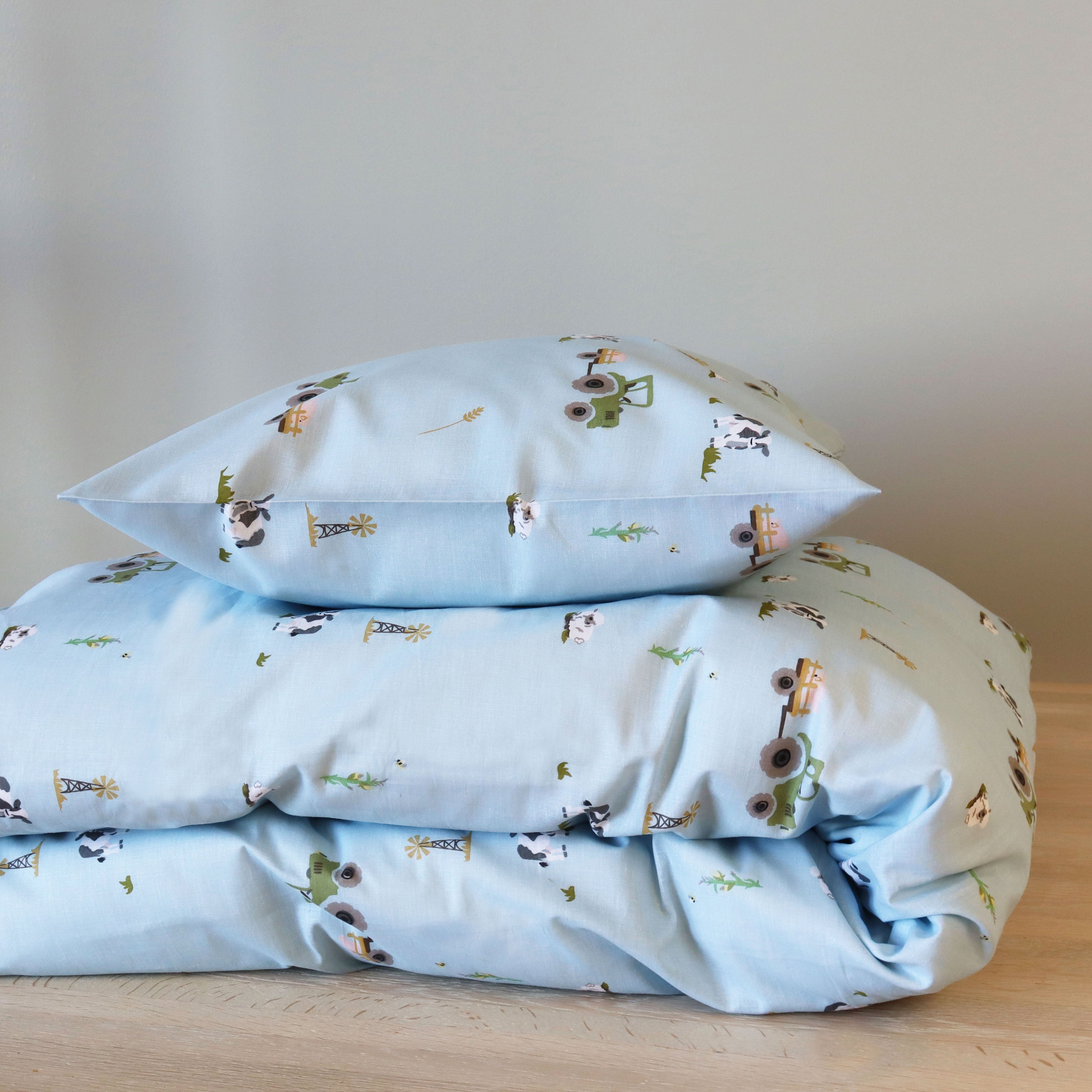 By Mats - Baby sengetøj - 100% Blødt bomuld - 70x100 cm - Farm