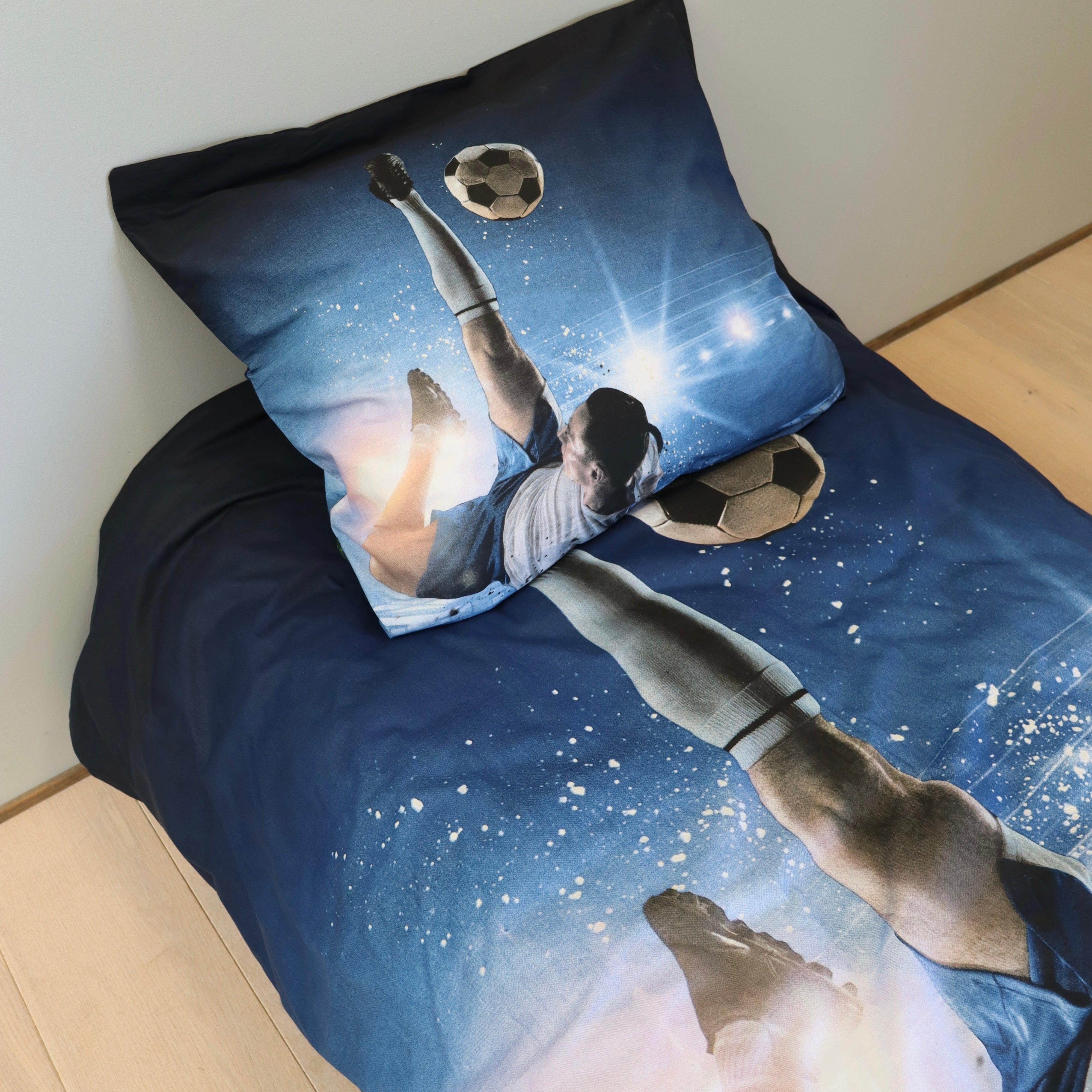 B - Senior sengetøj - 140x200 cm - 100% bomuld - Fodboldspiller