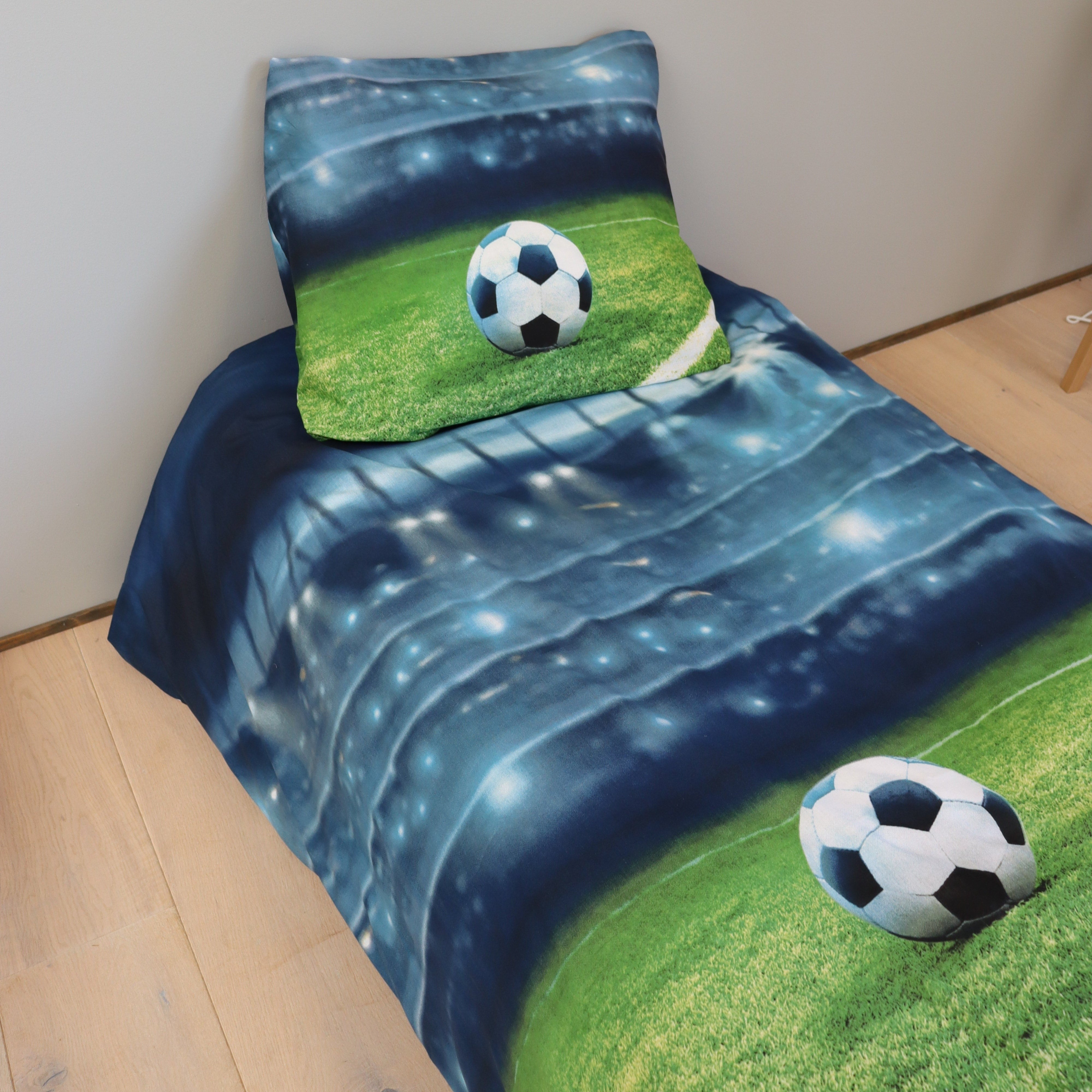 B - Junior sengetøj - 100% bomuld - 100x140 - Fodbold stadium