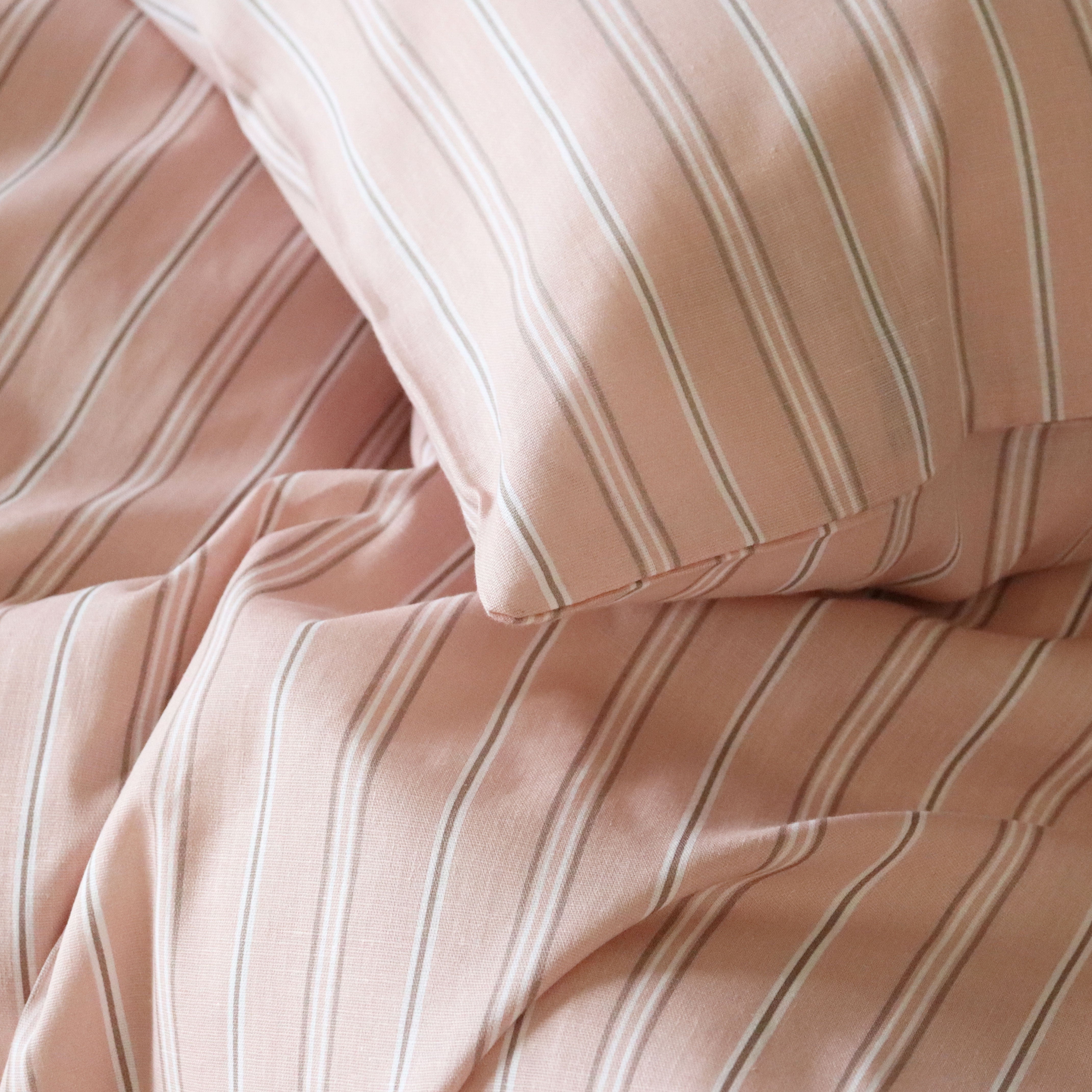 By Mats - Baby sengetøj - 100% Blødt bomuld - 70x100 cm - Rosie Stripe